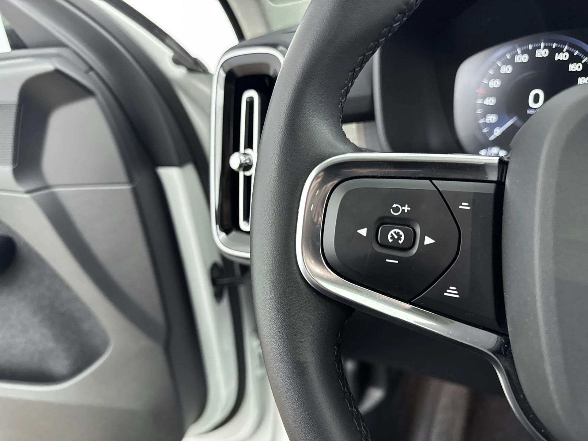 Volvo-XC40-image-5