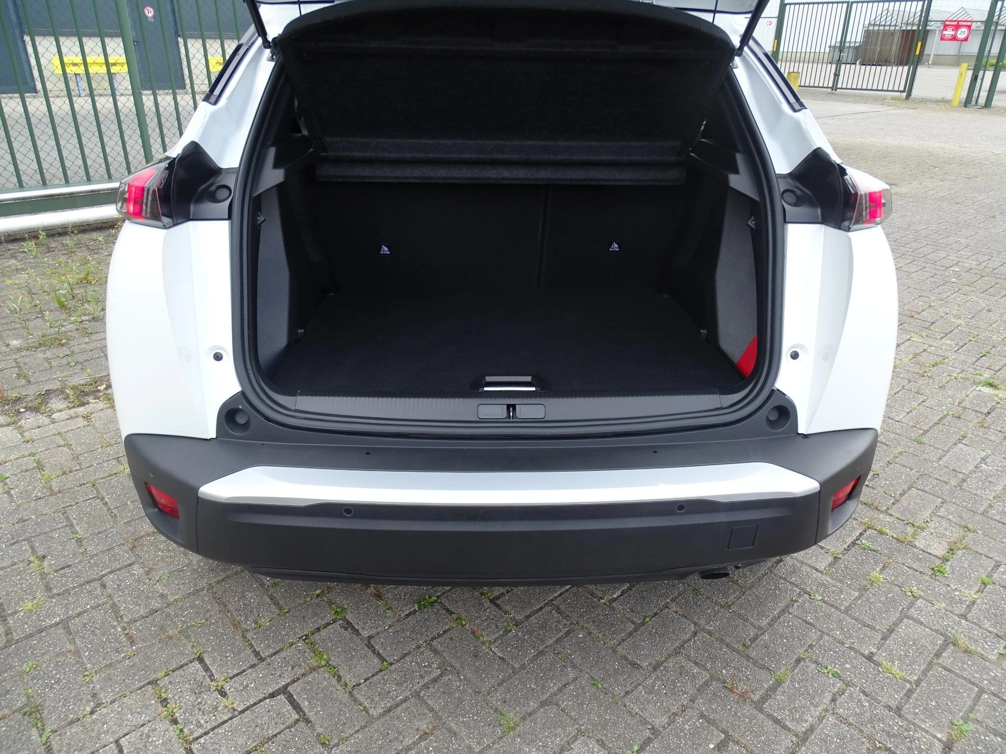 Peugeot-2008-image-16