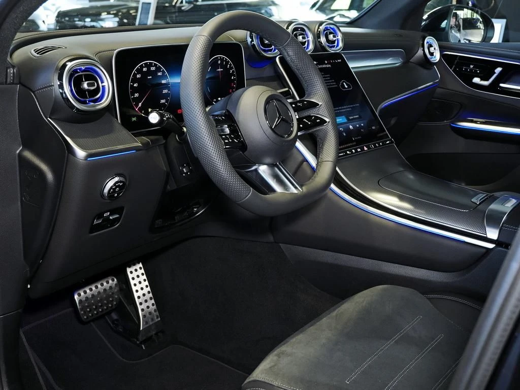 Mercedes-Benz-GLC 300 de-image-5
