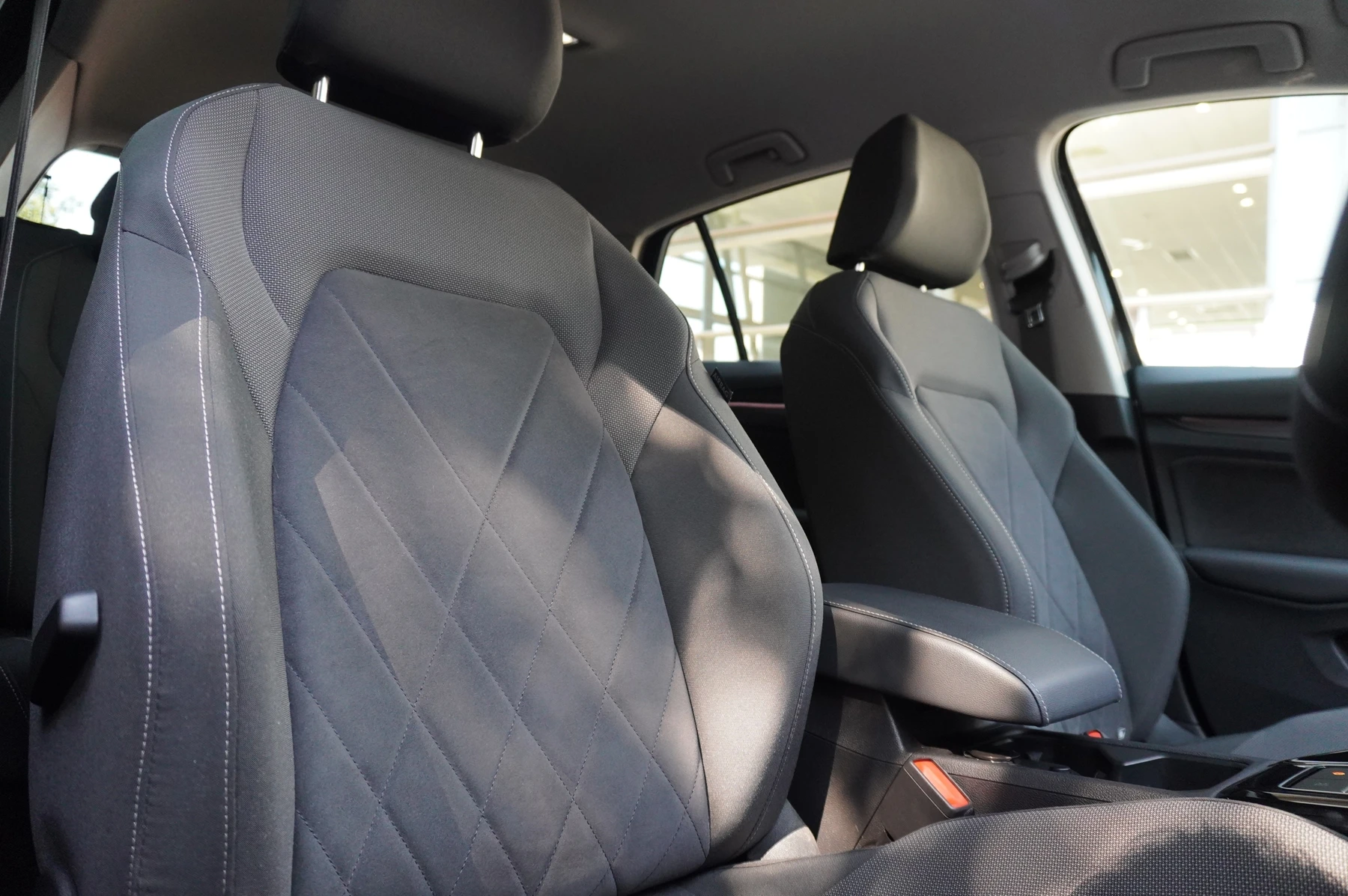 Volkswagen-Golf-image-13
