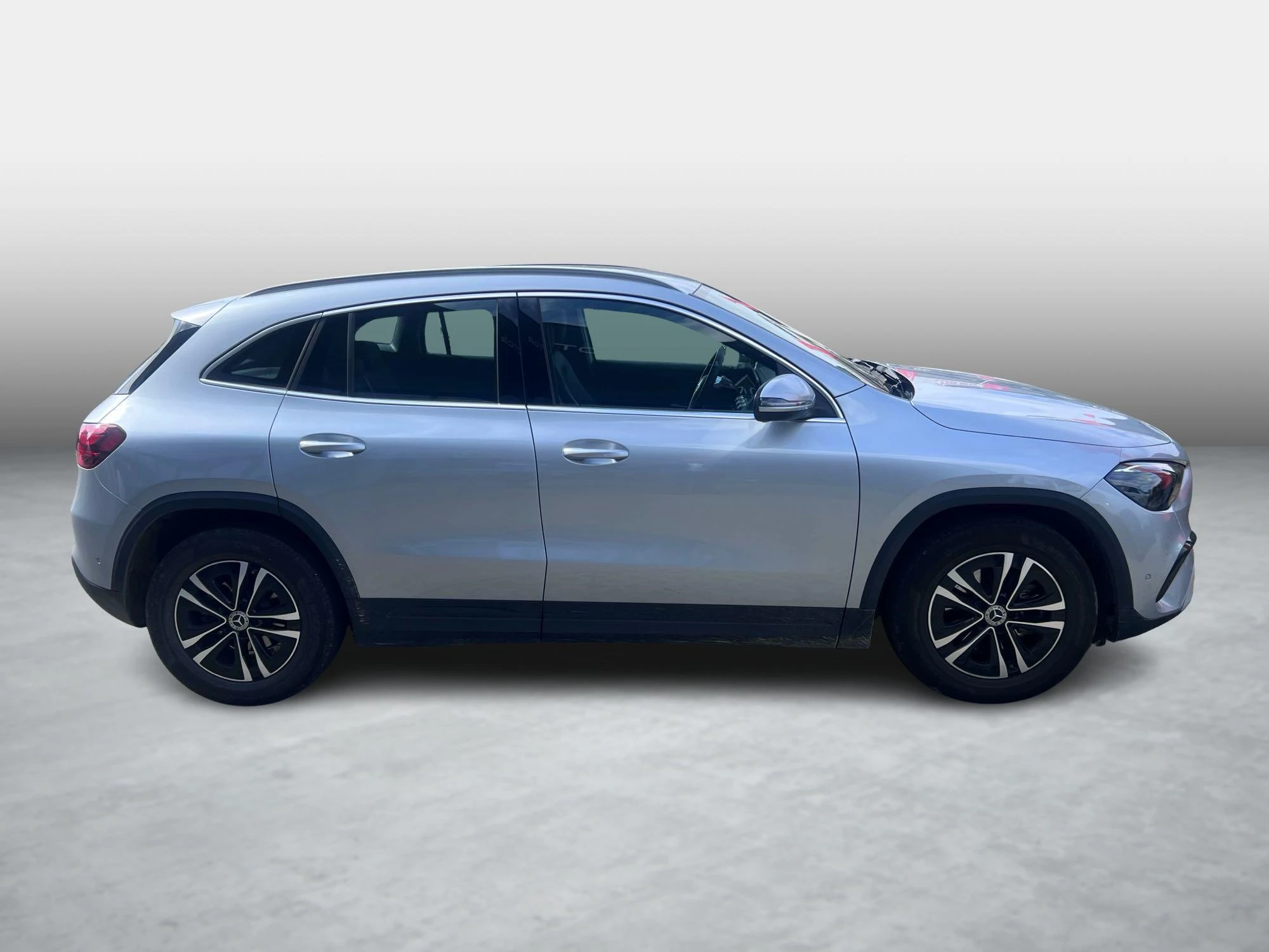 Mercedes-Benz-GLA-image-5