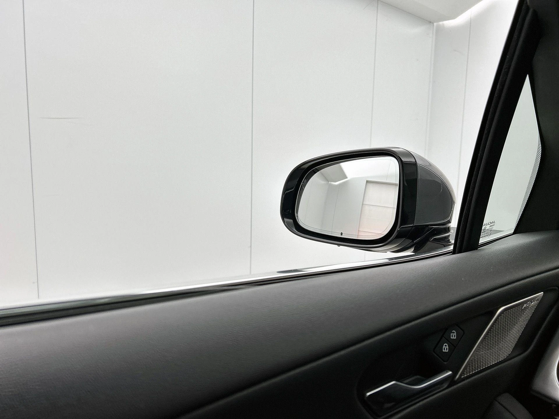 Jaguar-I-PACE-image-16