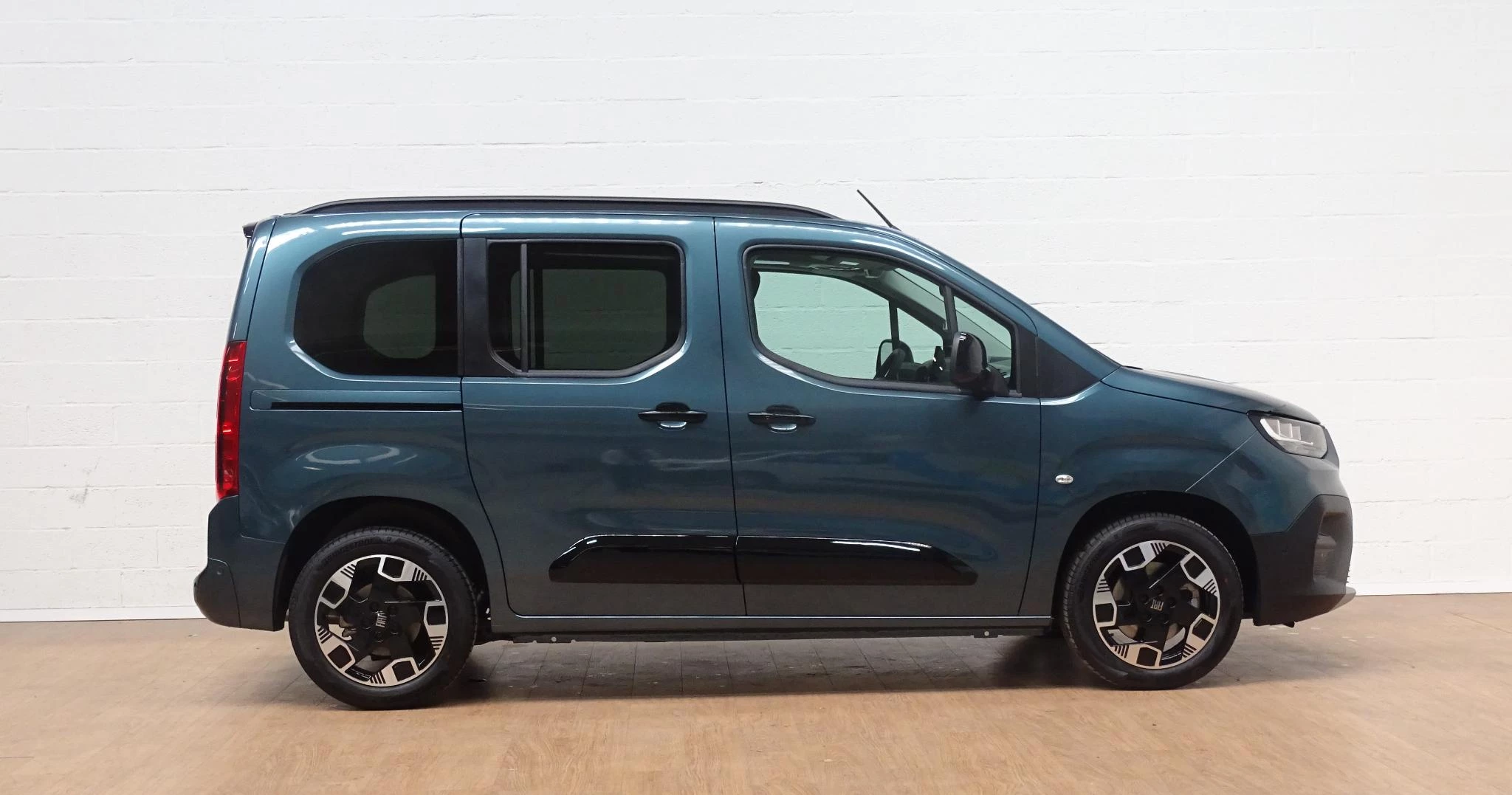 Fiat Qubo 1.2T +gps+camera+park pilot +magic top