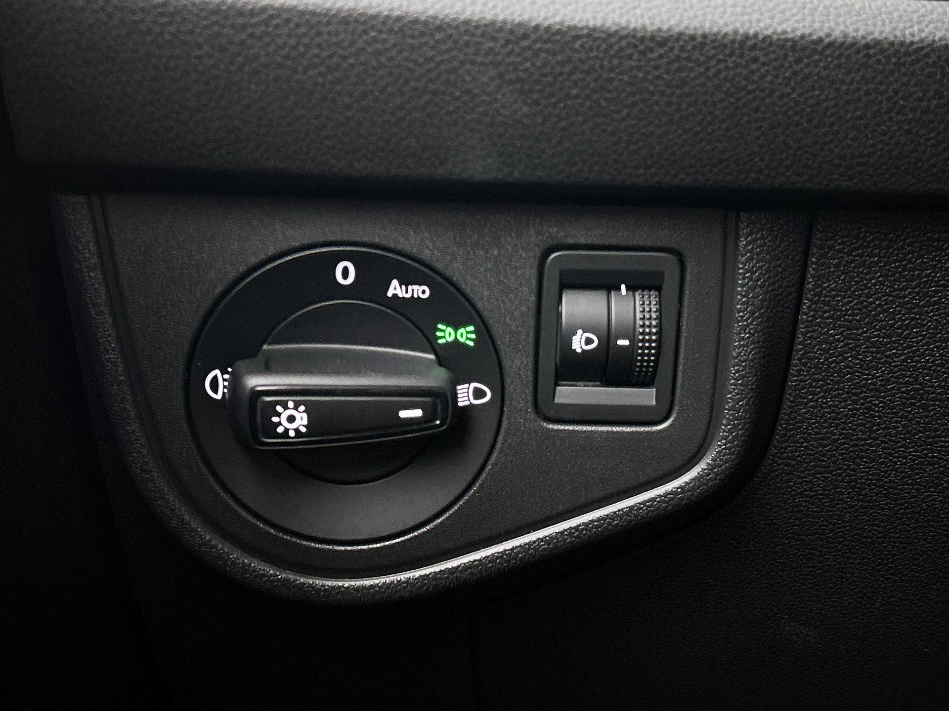 Volkswagen-Polo-image-19