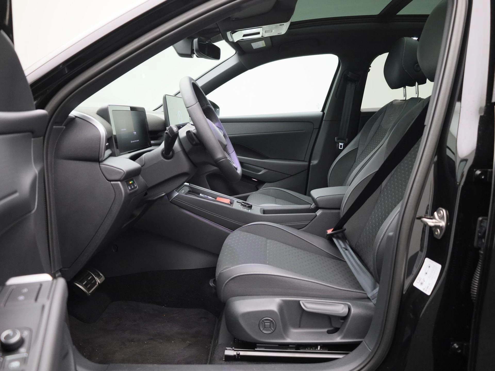 Volkswagen-T-Roc-image-10