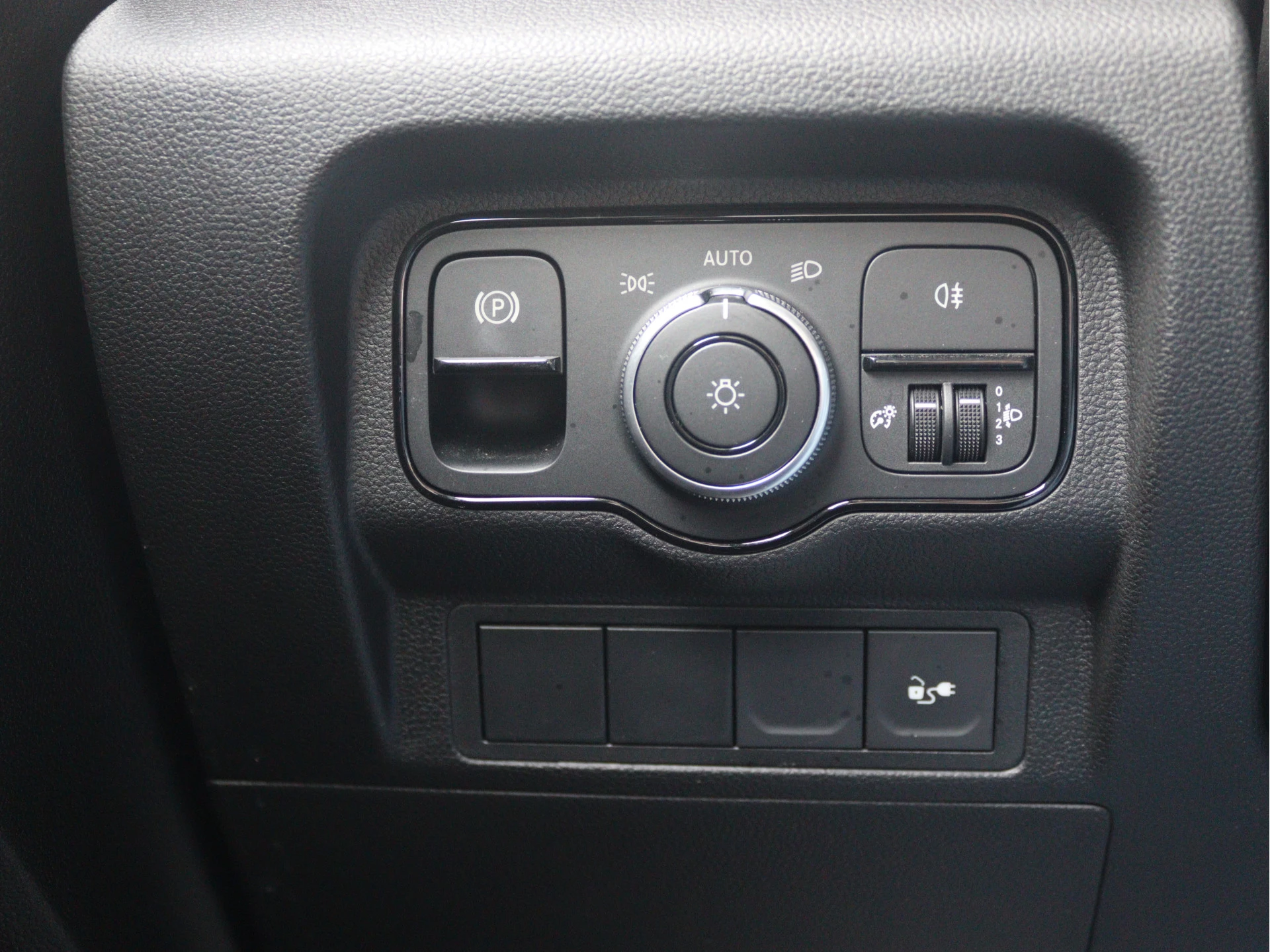 Mercedes-Benz-eCitan-image-12