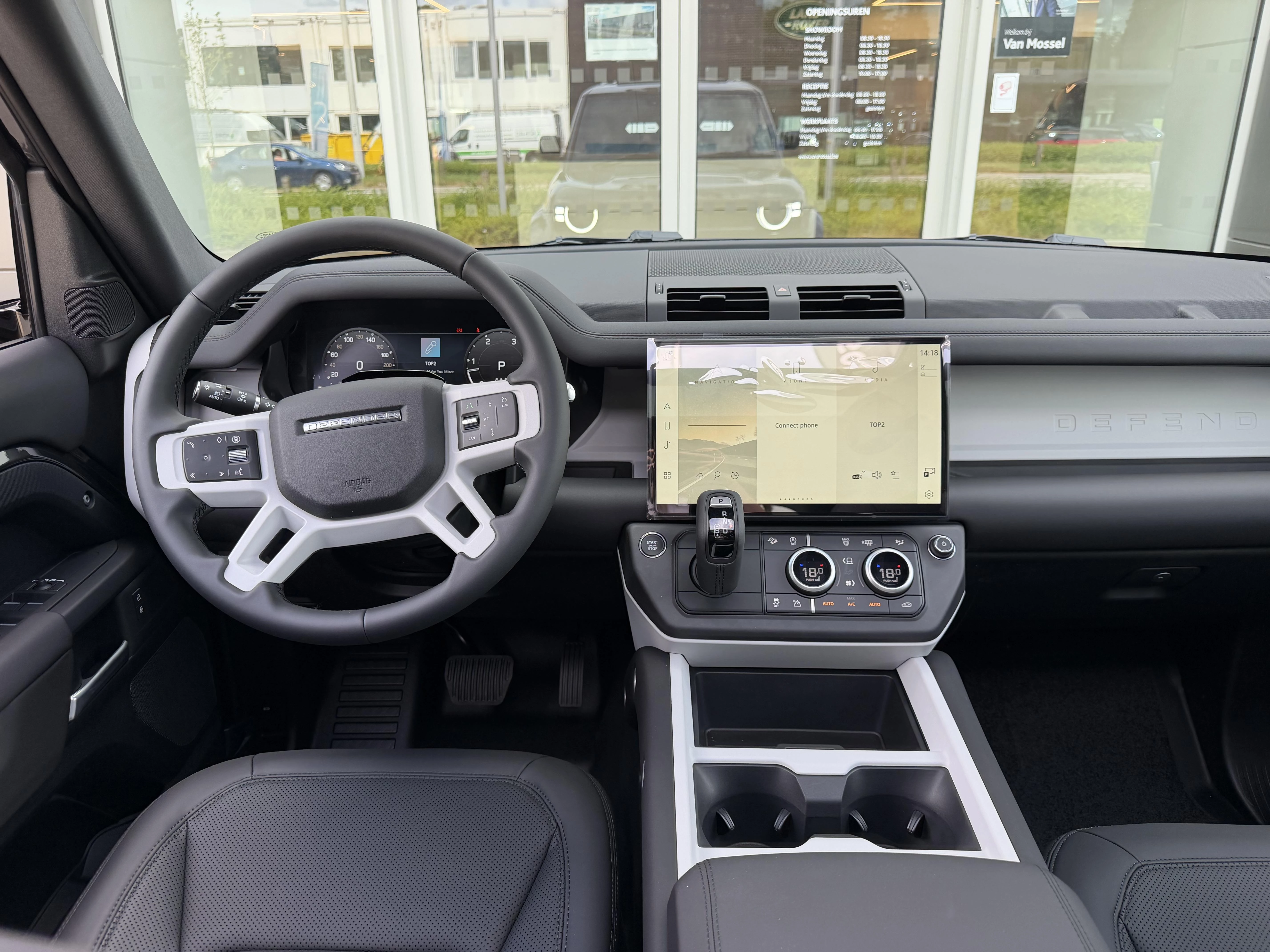 Land Rover-Defender-image-11