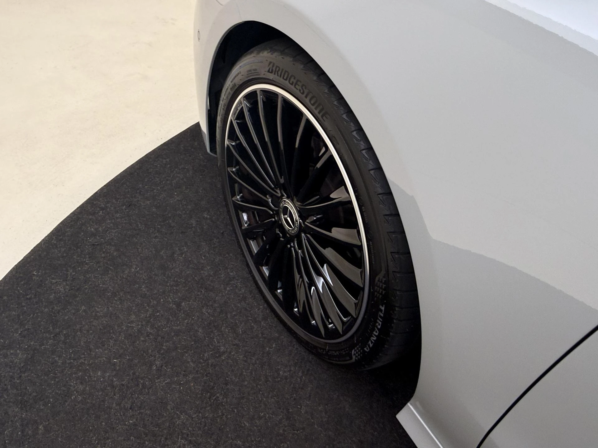 Mercedes-Benz-CLA-image-32