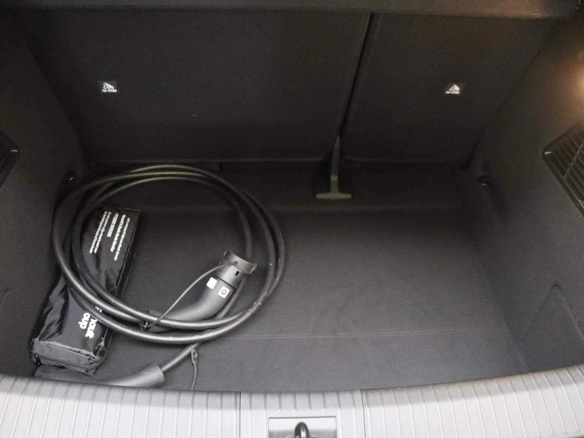 Renault-Megane E-Tech-image-27