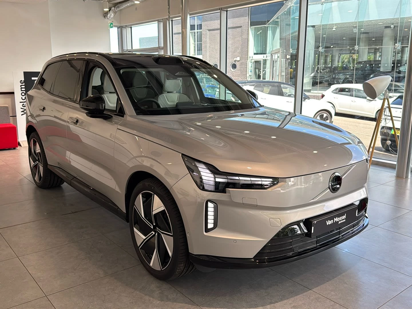 Volvo EX90, image 16