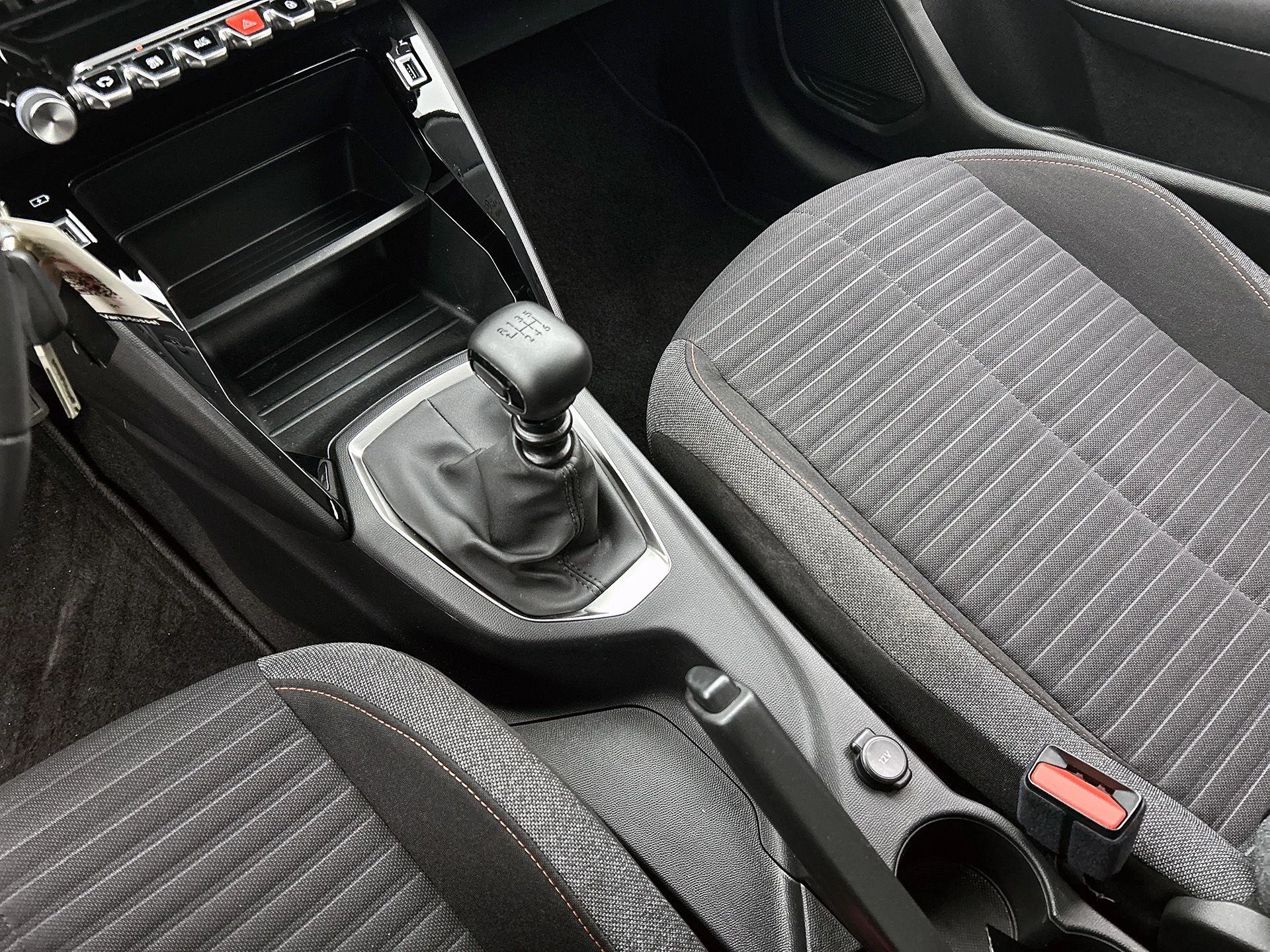 Peugeot-208-image-13