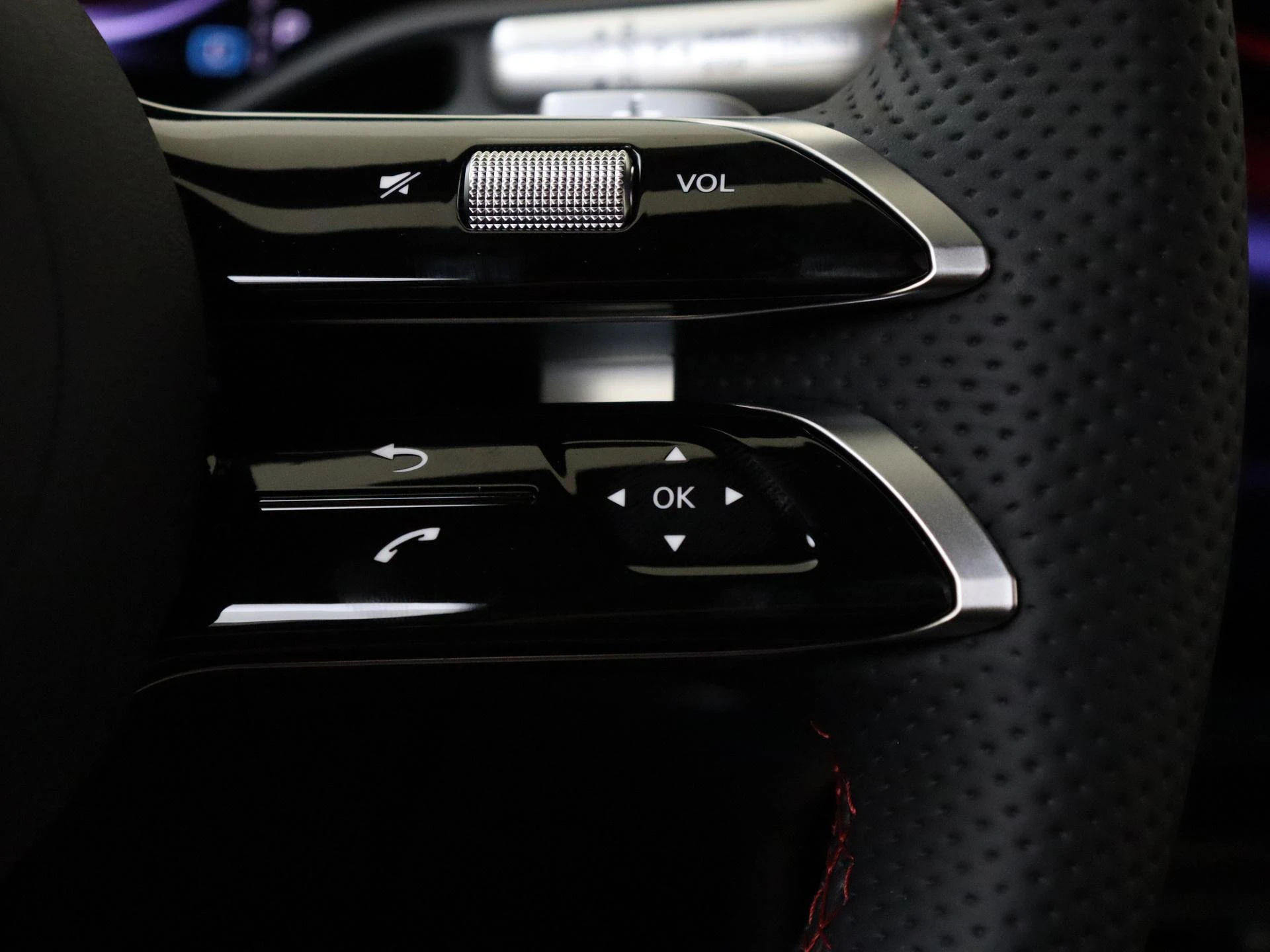 Mercedes-Benz-GLB-image-12