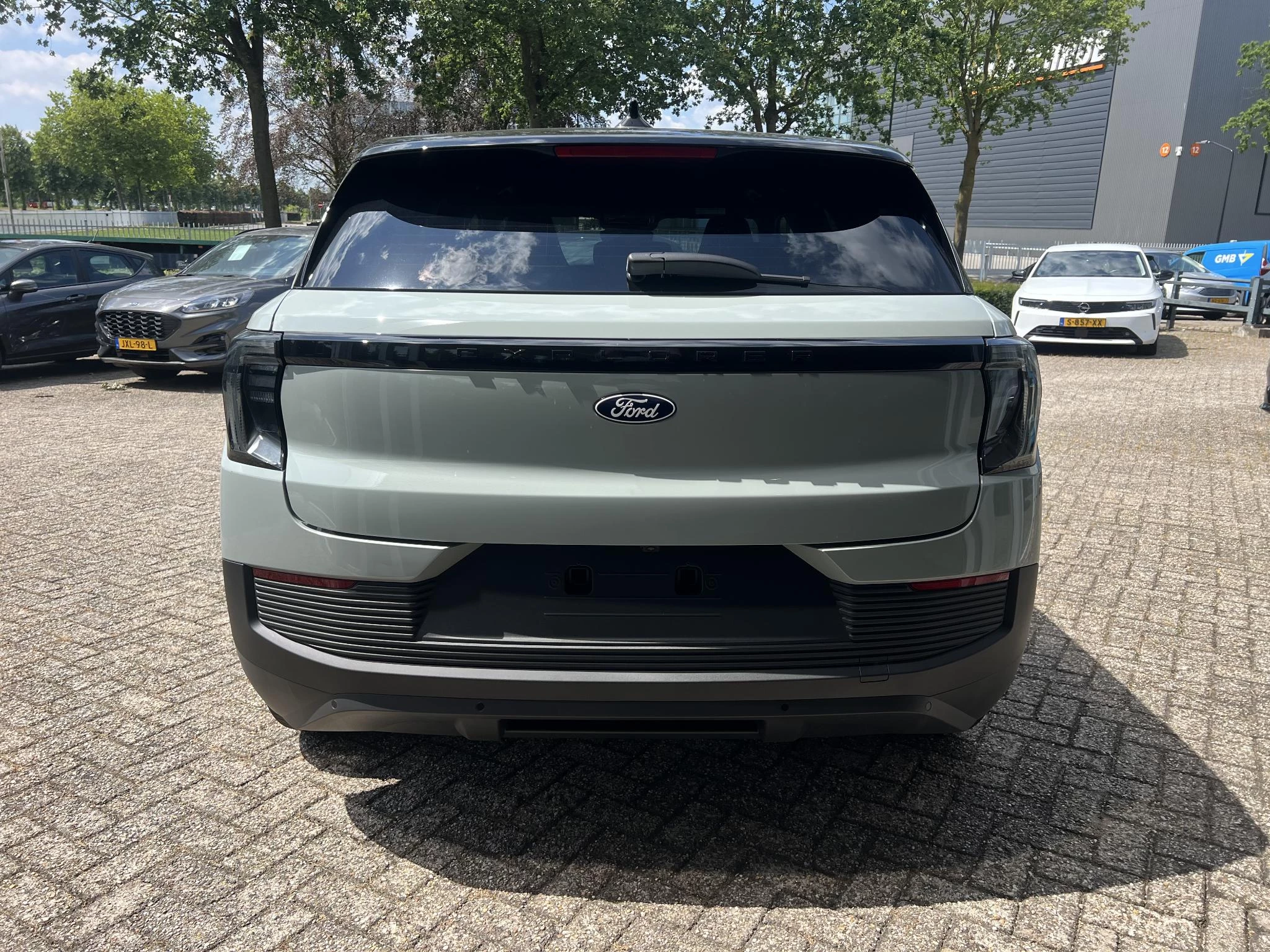 Ford Explorer Collection RWD