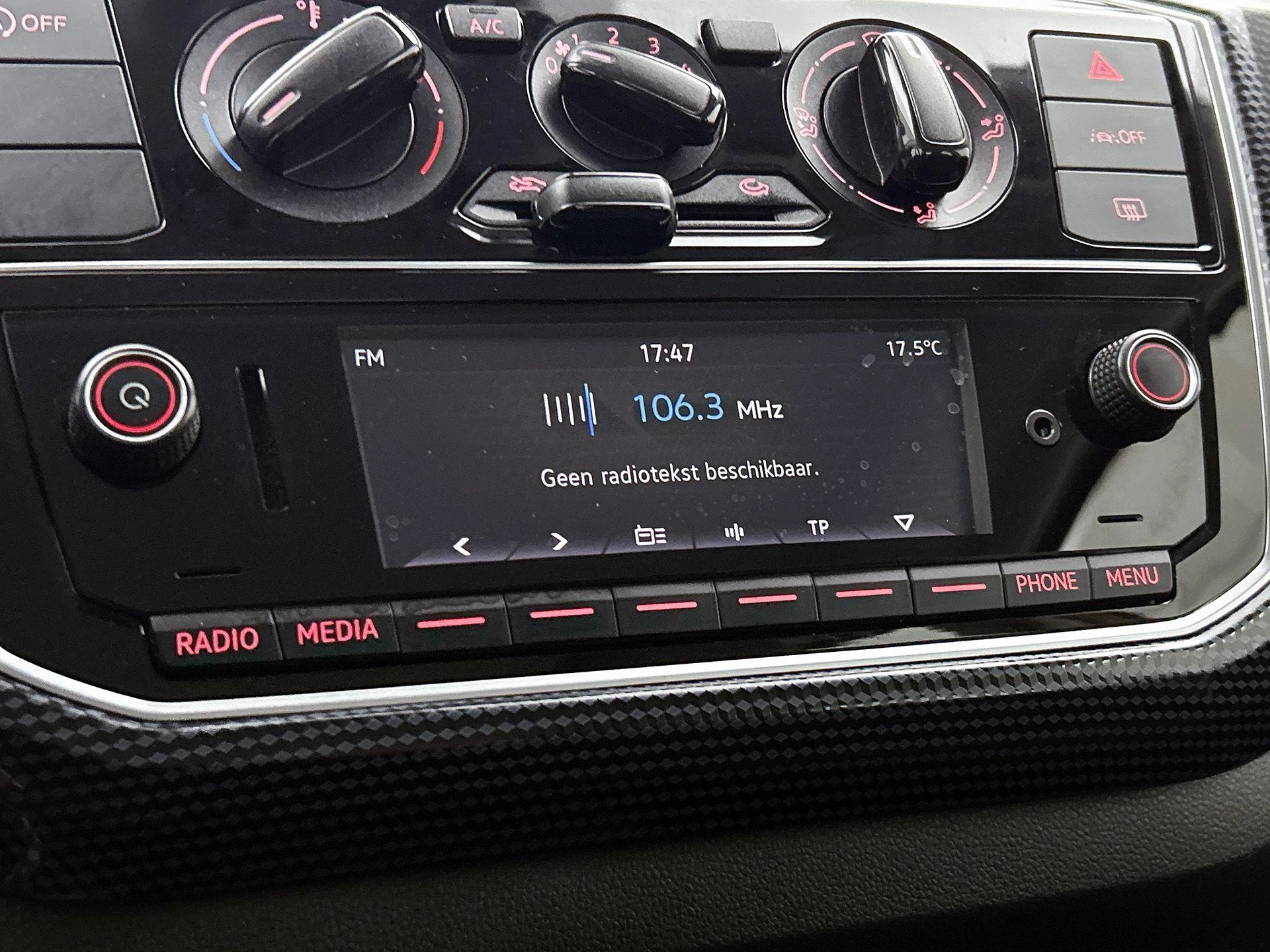 Volkswagen-up!-image-5