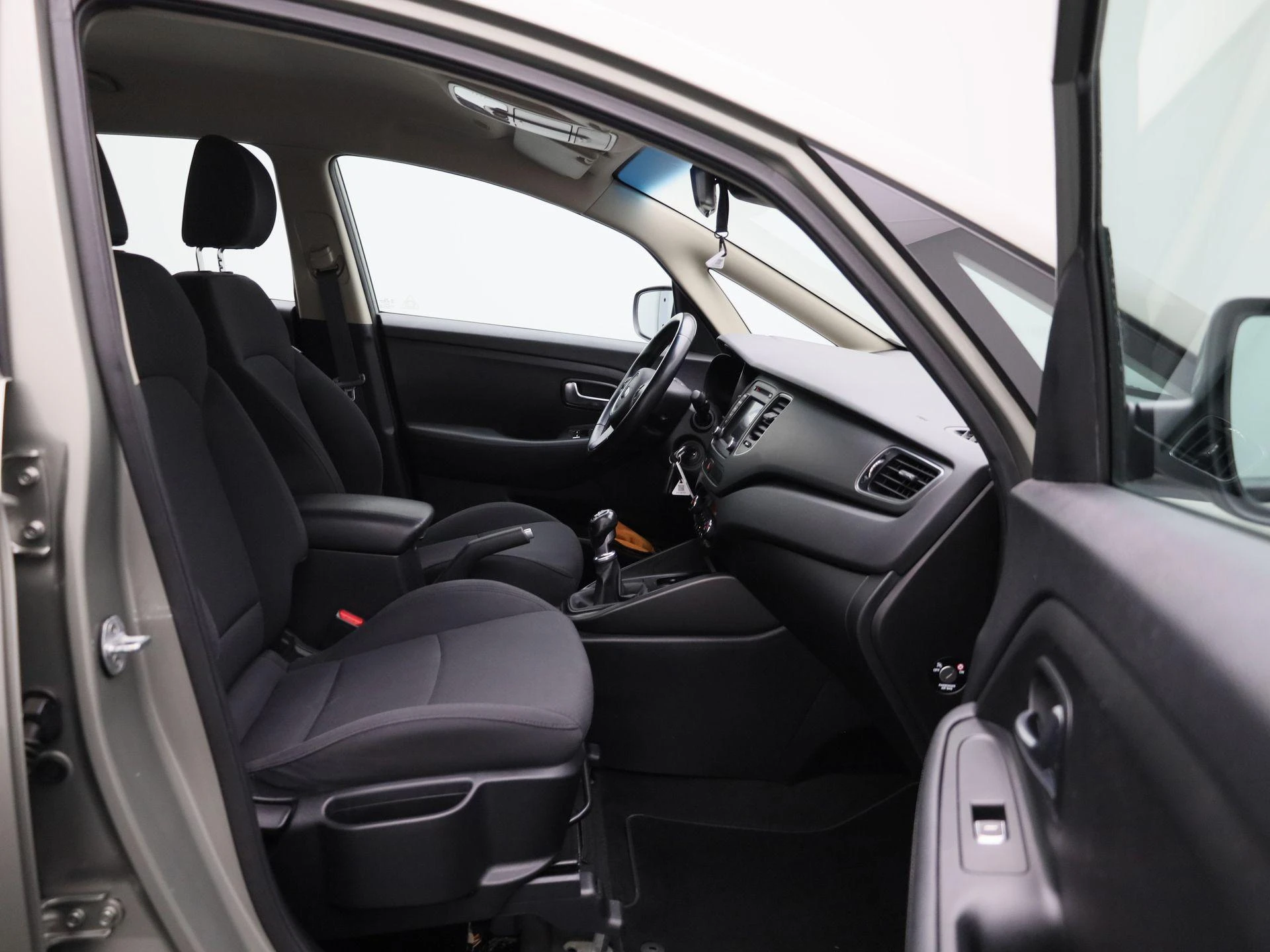 Kia-Carens-image-35