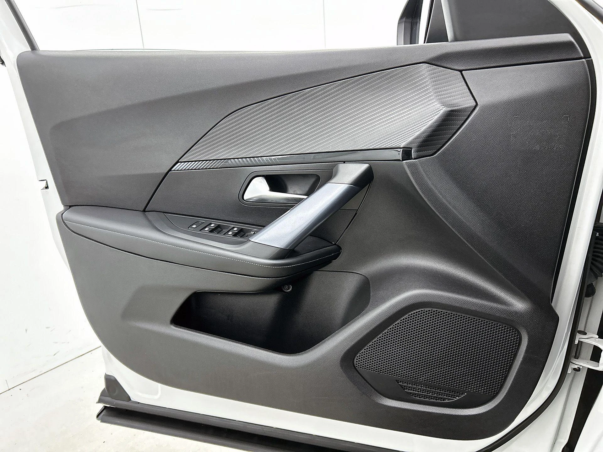 Peugeot-e-2008-image-29