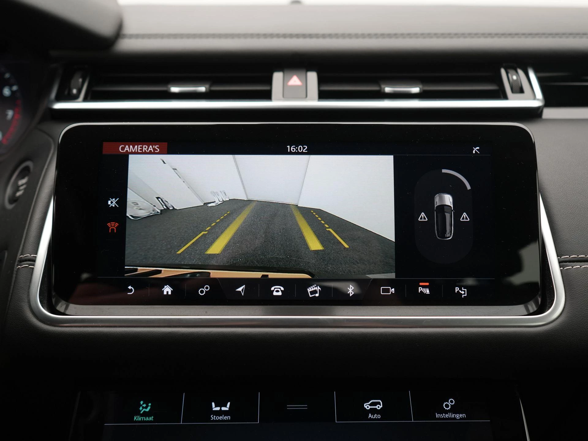 Land Rover-Range Rover Velar-image-11