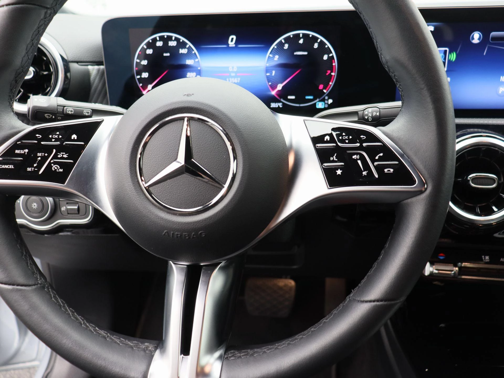 Mercedes-Benz Classe A 180 Business Line + CARPLAY + LED + CAMERA +