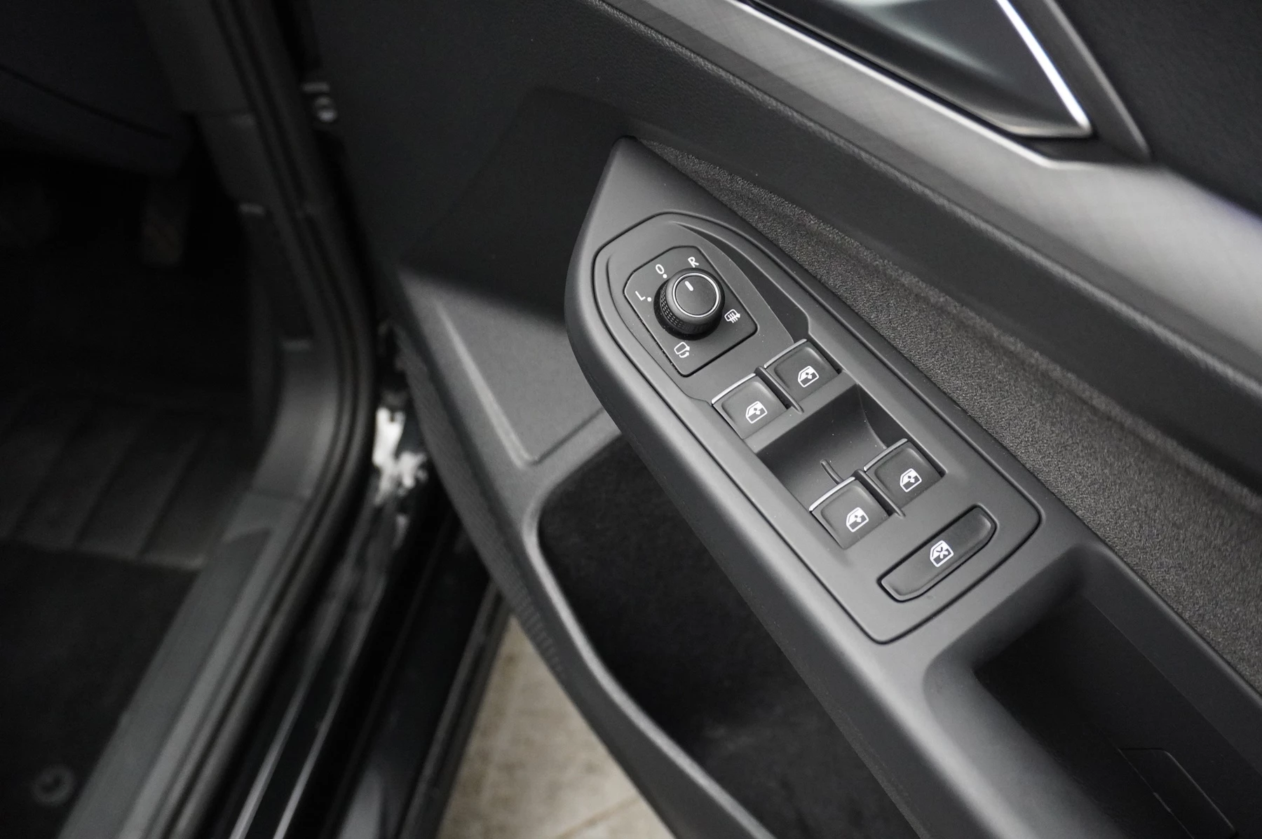Volkswagen-Golf-image-28