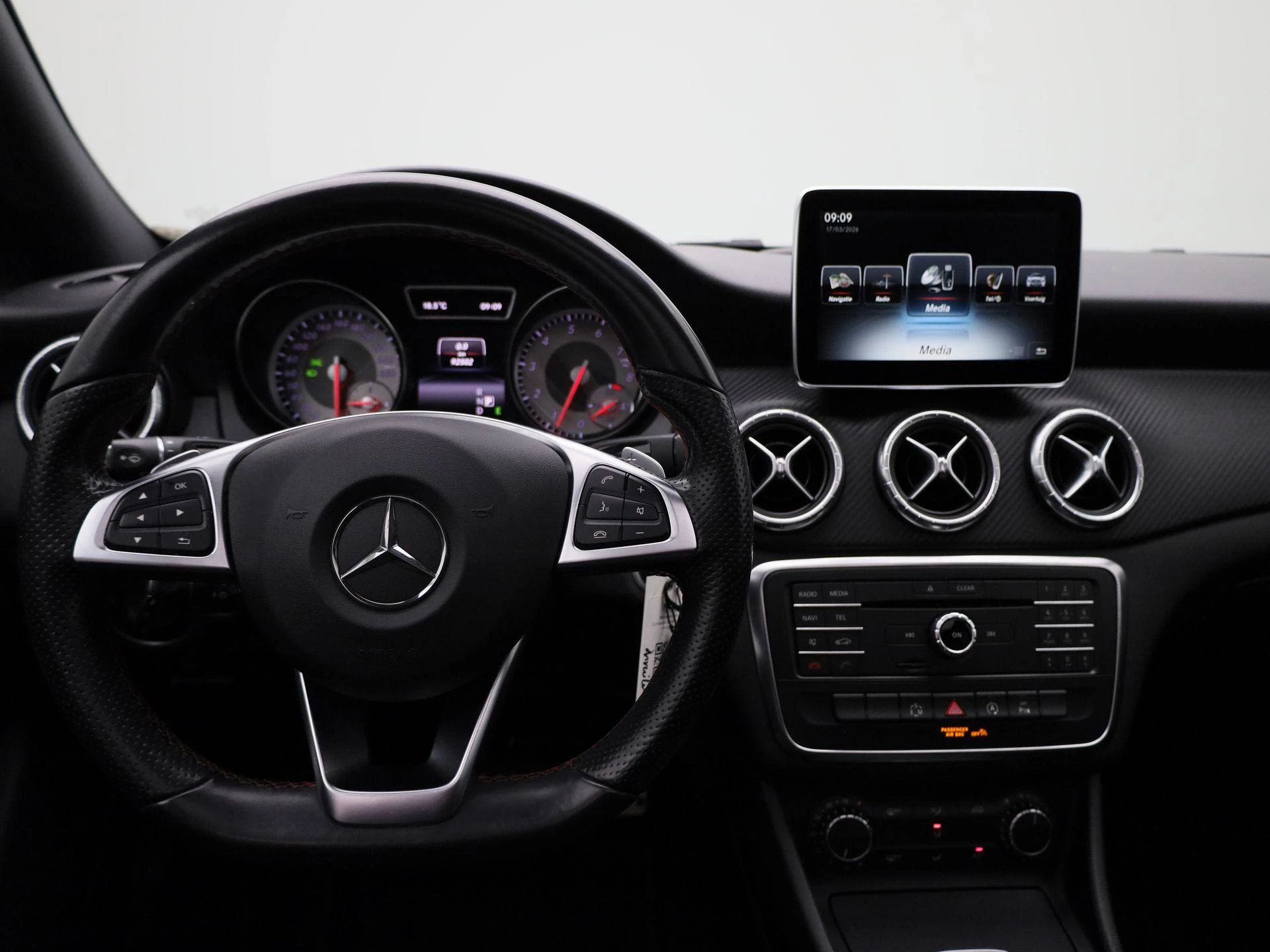 Mercedes-Benz-CLA-image-6