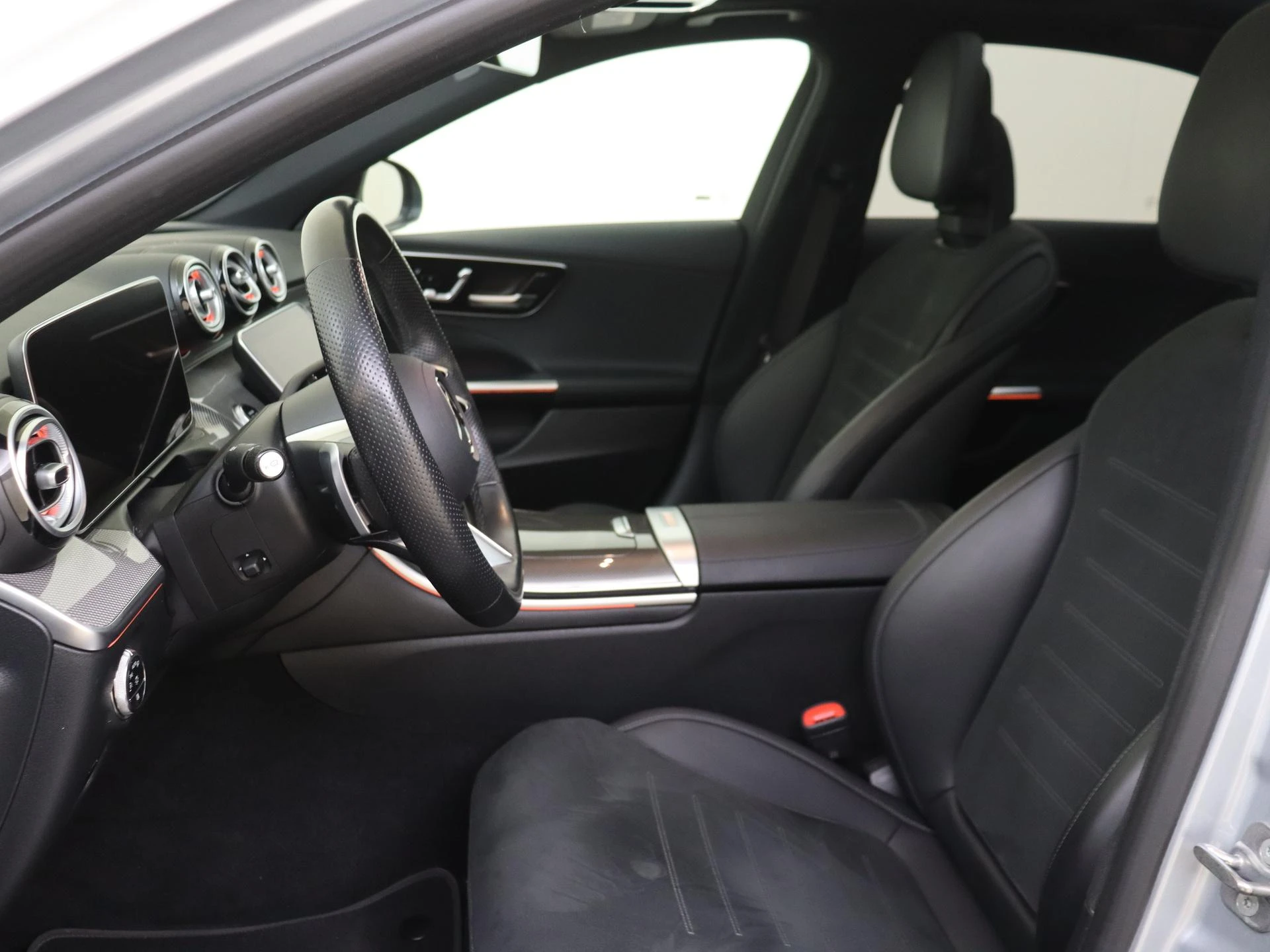 Mercedes-Benz-C-Klasse-image-14