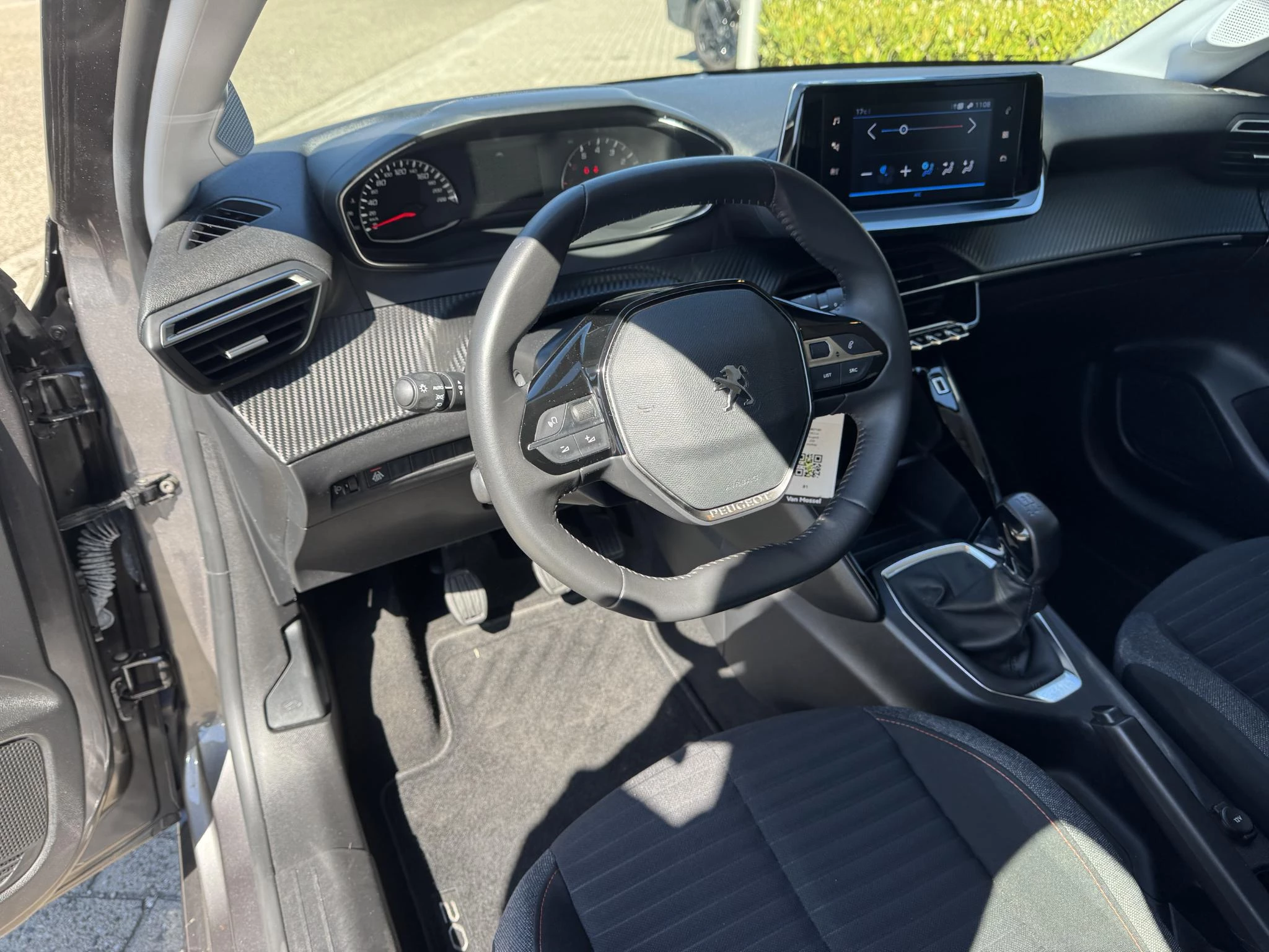 Peugeot-208-image-16