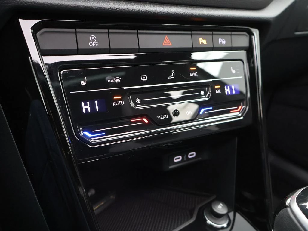 Volkswagen T-Roc T-Roc R-Line Business 1.5TSI 150PK *AUTOMAAT*PANODAK*SPORTZETELS*CAMERA*PDC*ACC*NAVI*...*