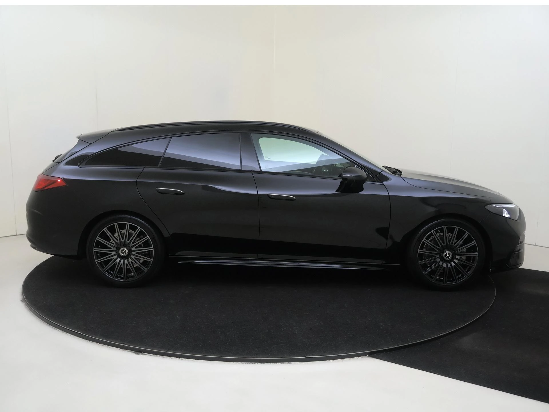 Mercedes-Benz-CLA-image-7