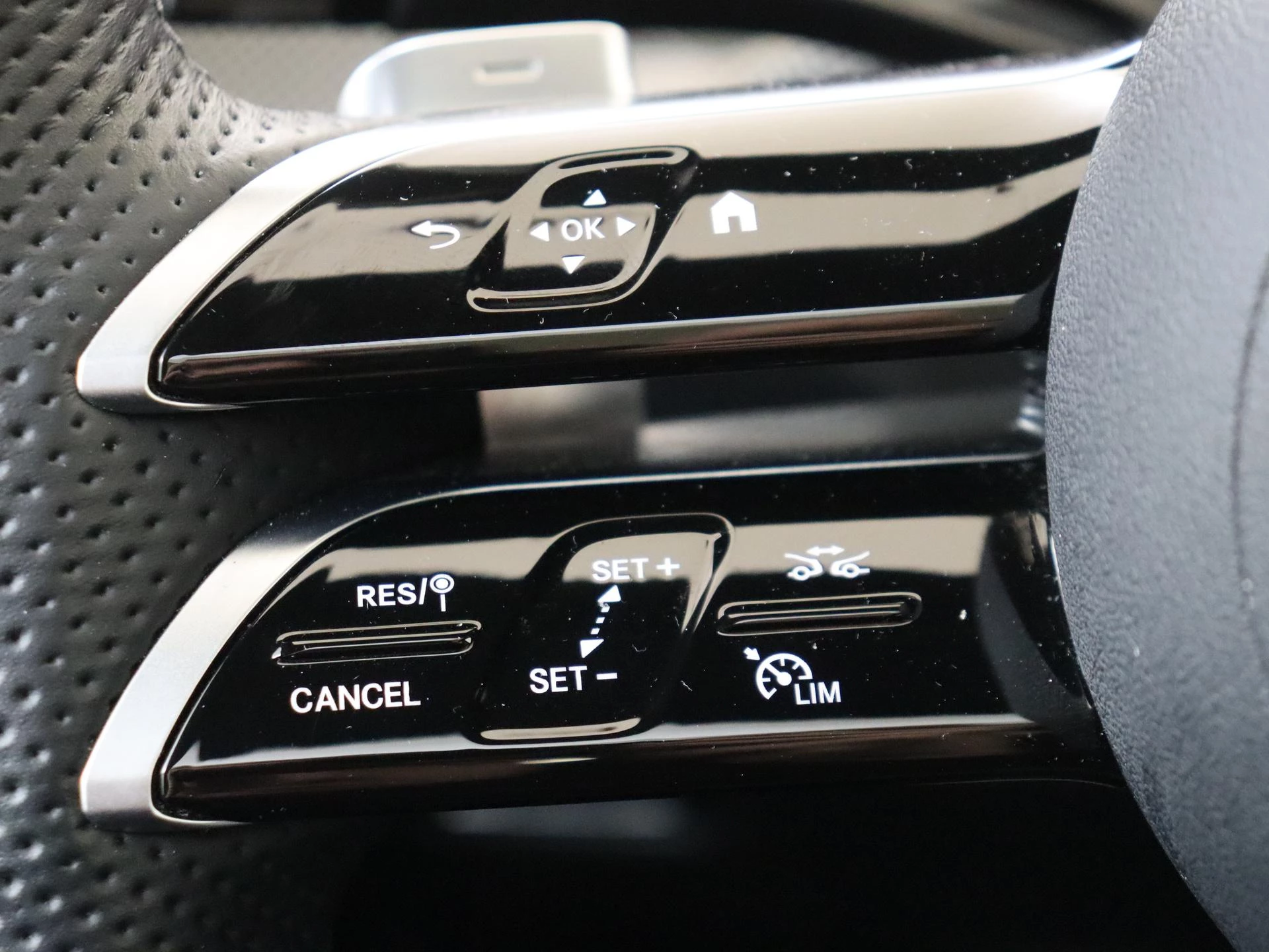 Mercedes-Benz-C-Klasse-image-12