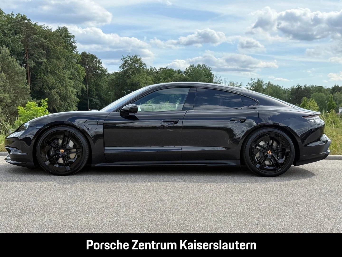 Porsche Taycan Black Edition InnoDrive HA-Lenkung HeadUp black edition