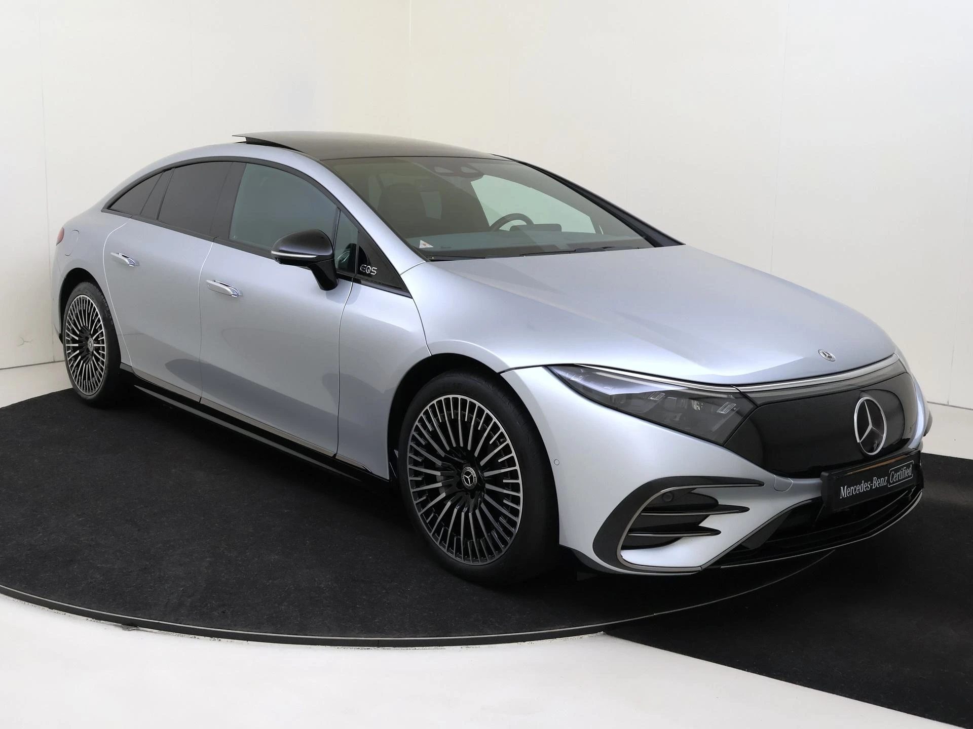 Mercedes-Benz-EQS-image-1