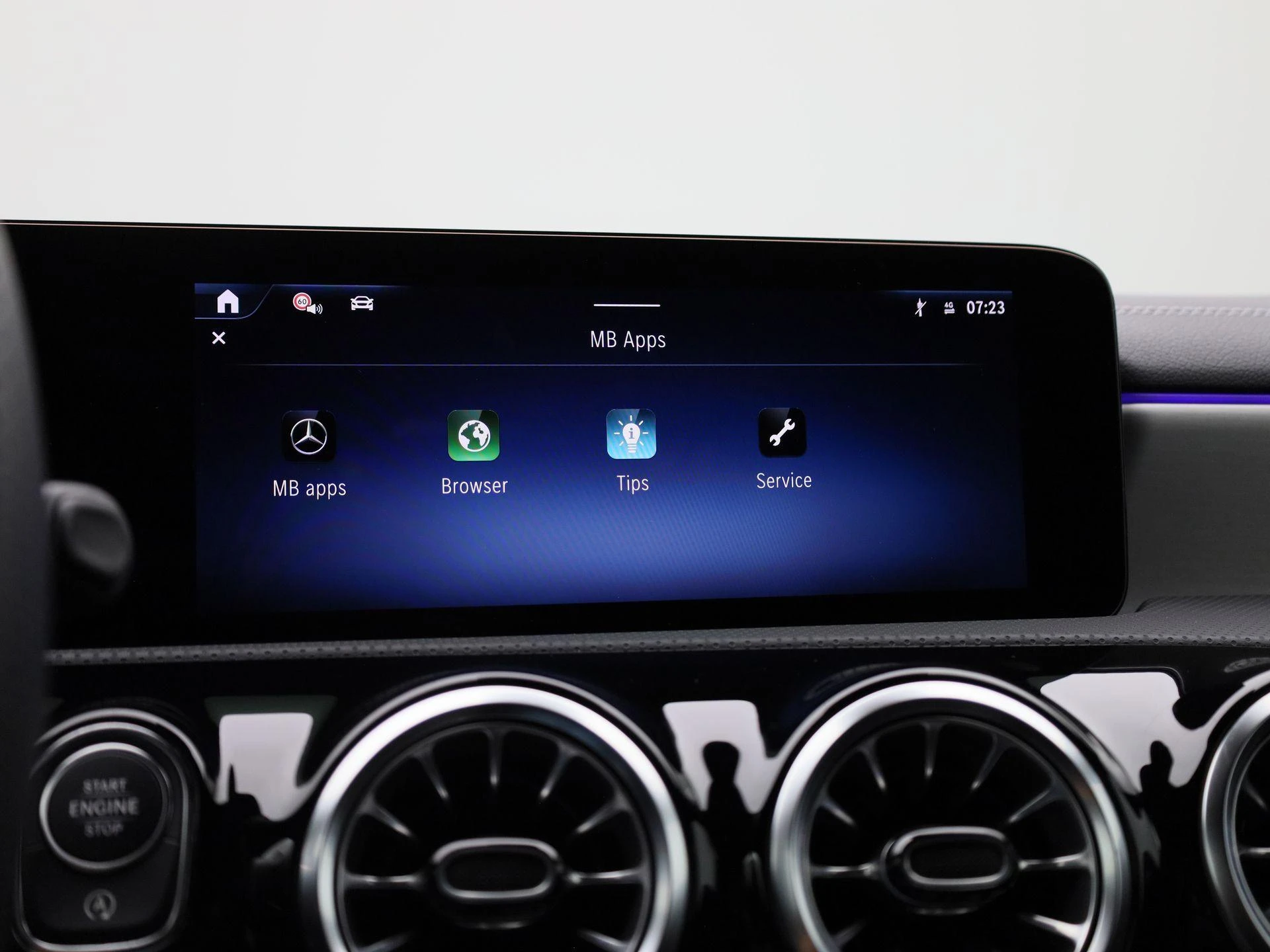 Mercedes-Benz-CLA-image-25