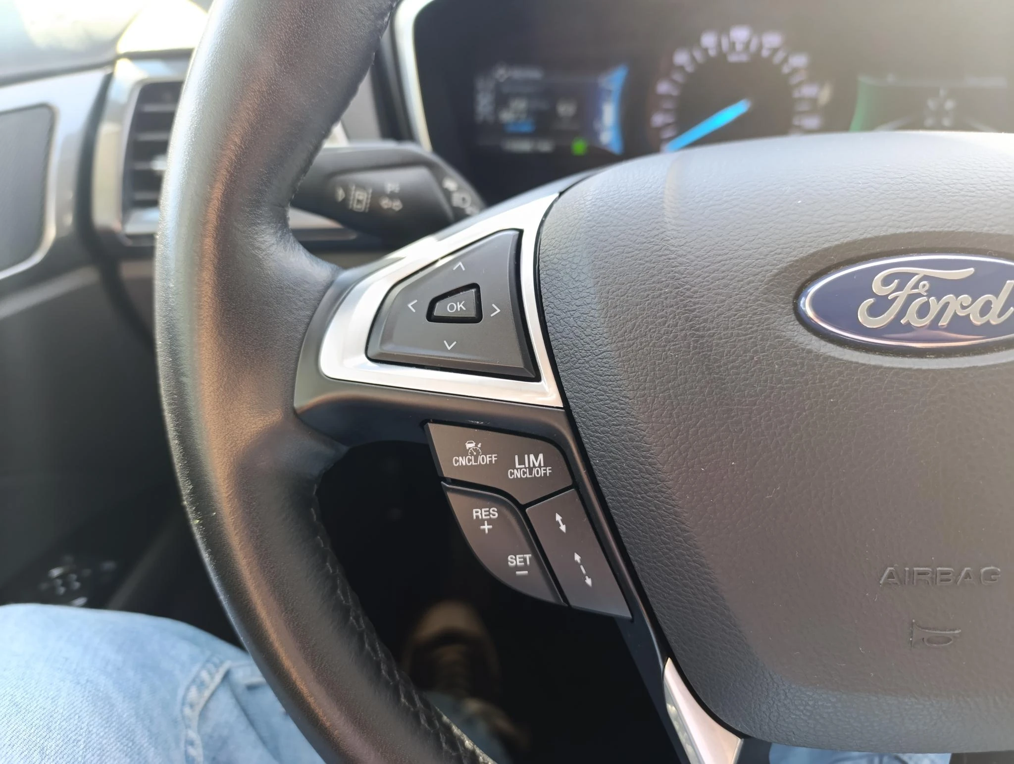Ford-Mondeo-image-24