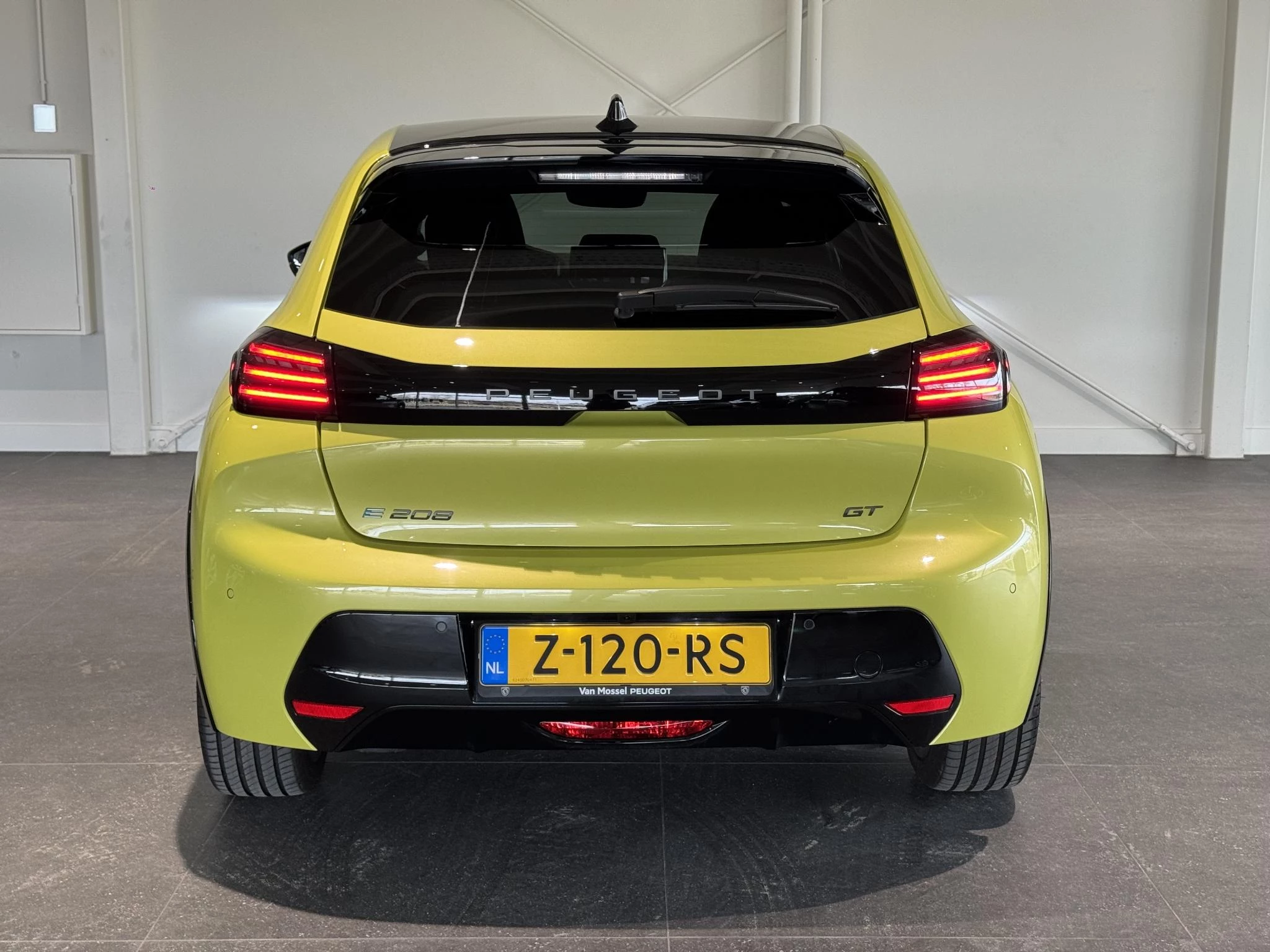 Peugeot-e-208-image-5