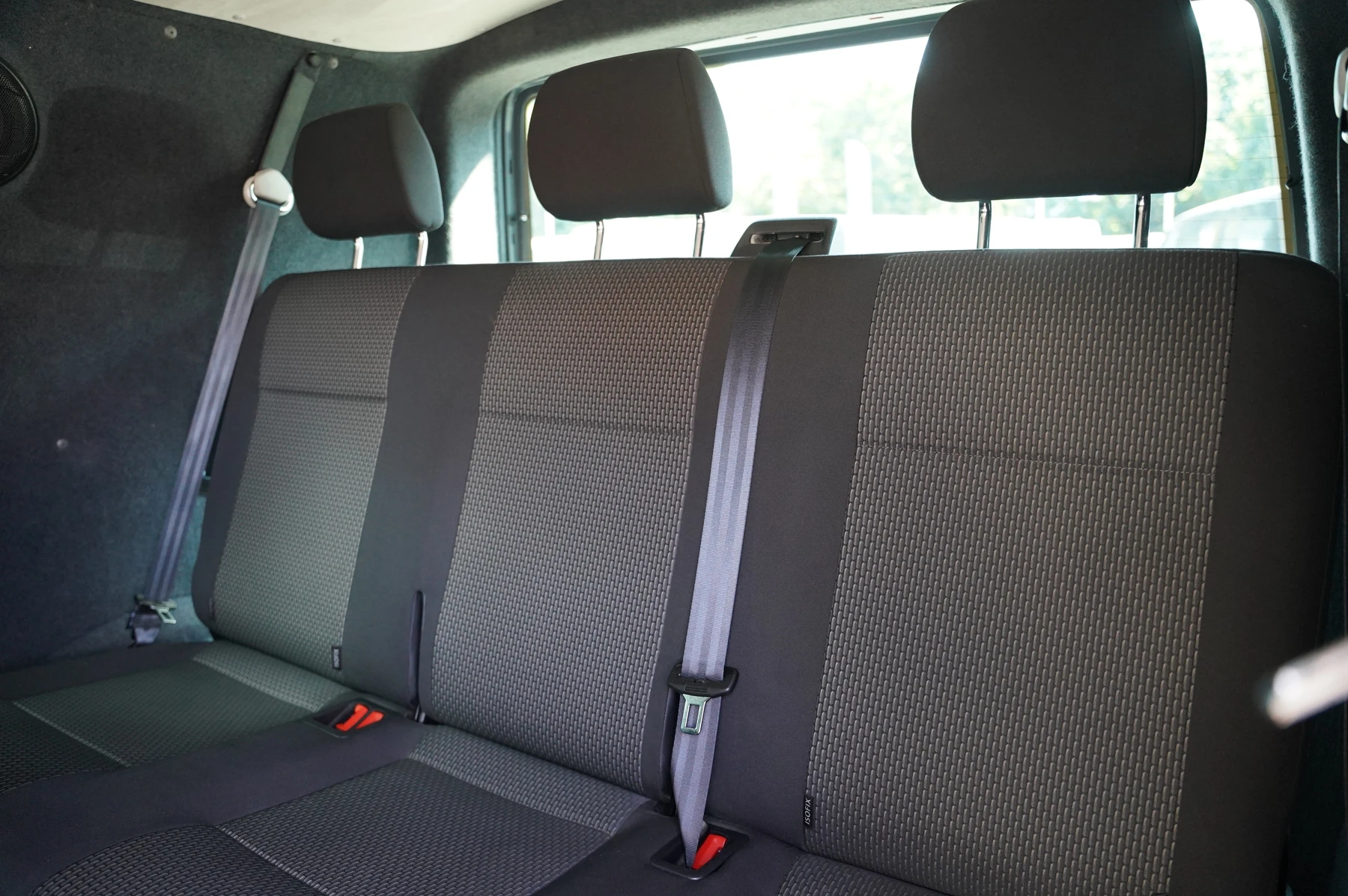 Volkswagen-Transporter-image-10