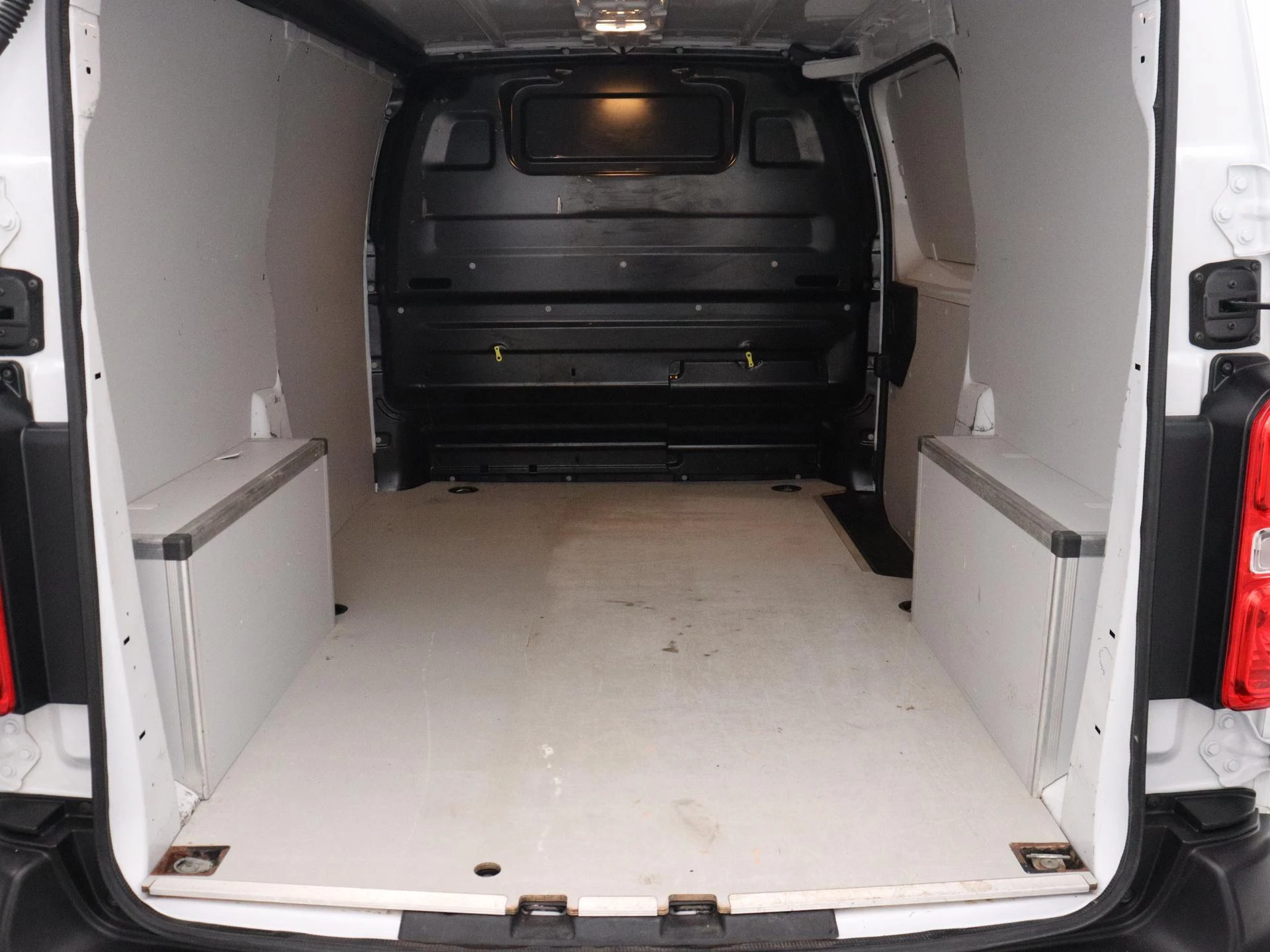 Opel-Vivaro-image-16