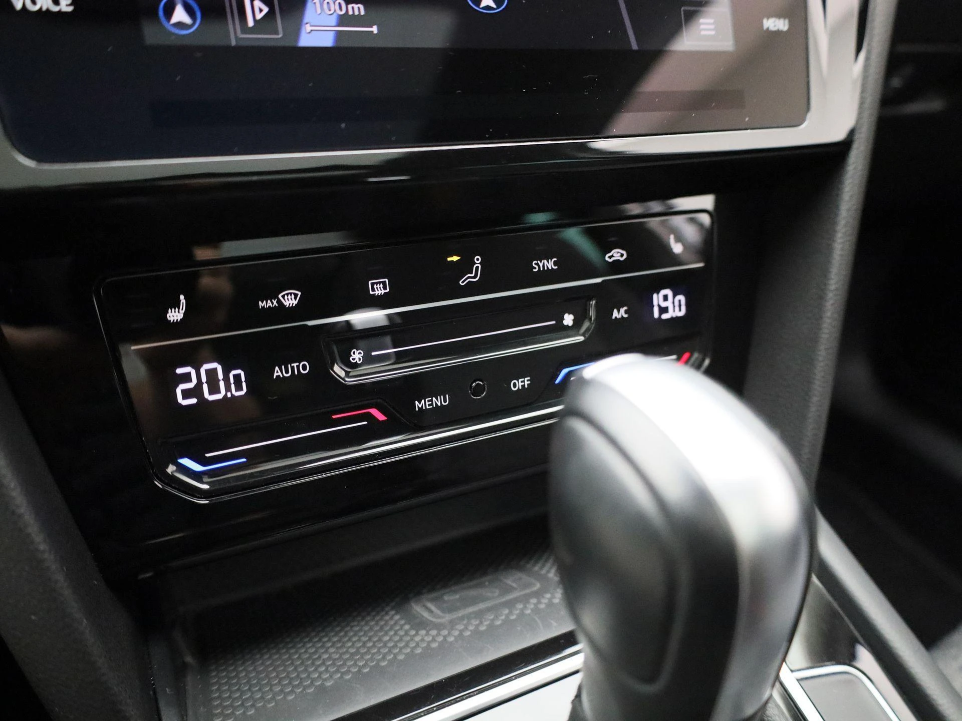 Volkswagen-Passat-image-23