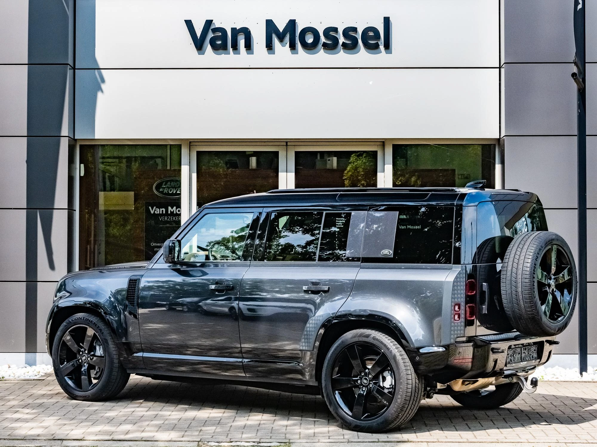 Land Rover Defender 110 D300 X-Dynamic HSE