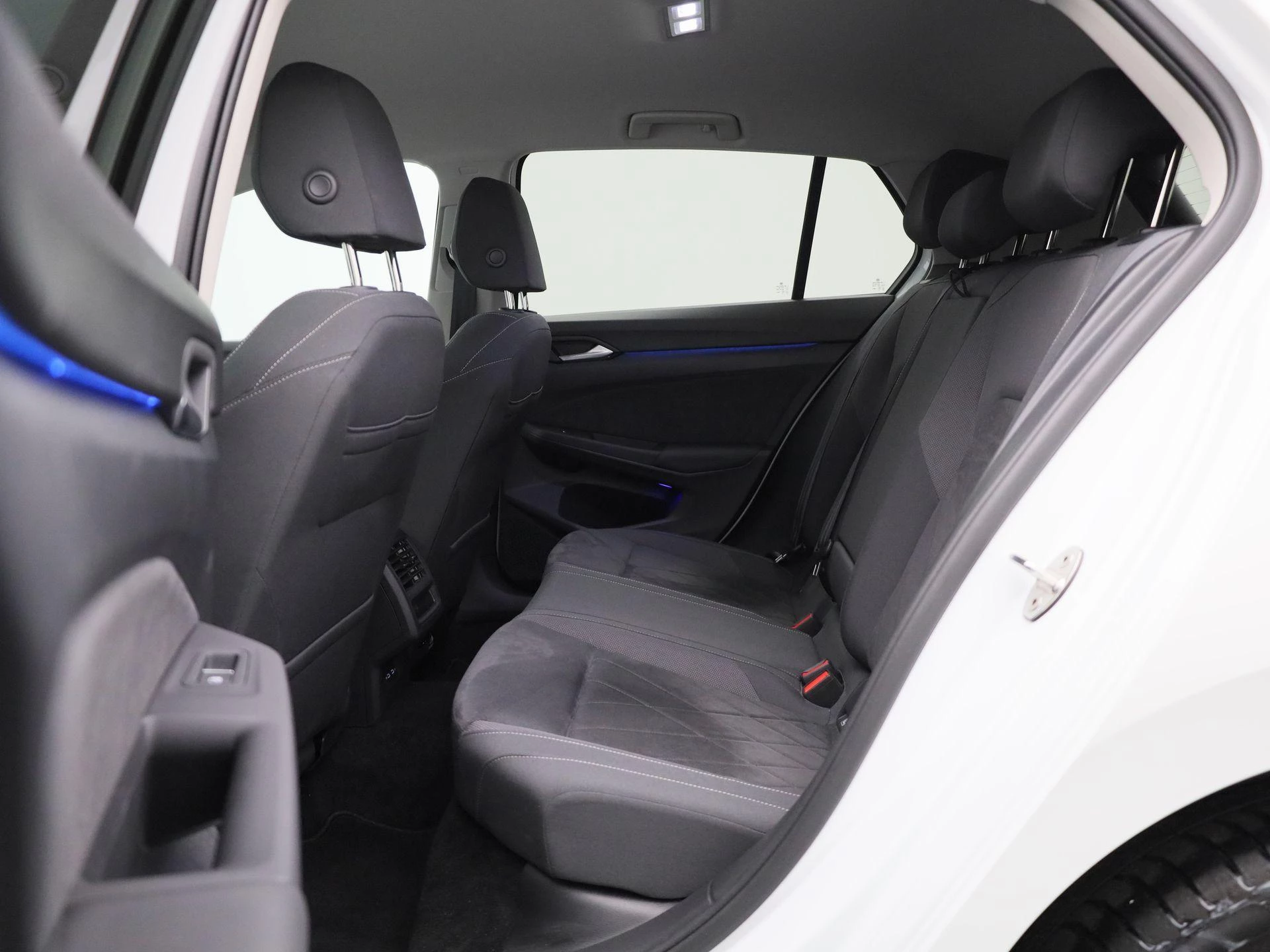 Volkswagen-Golf-image-11