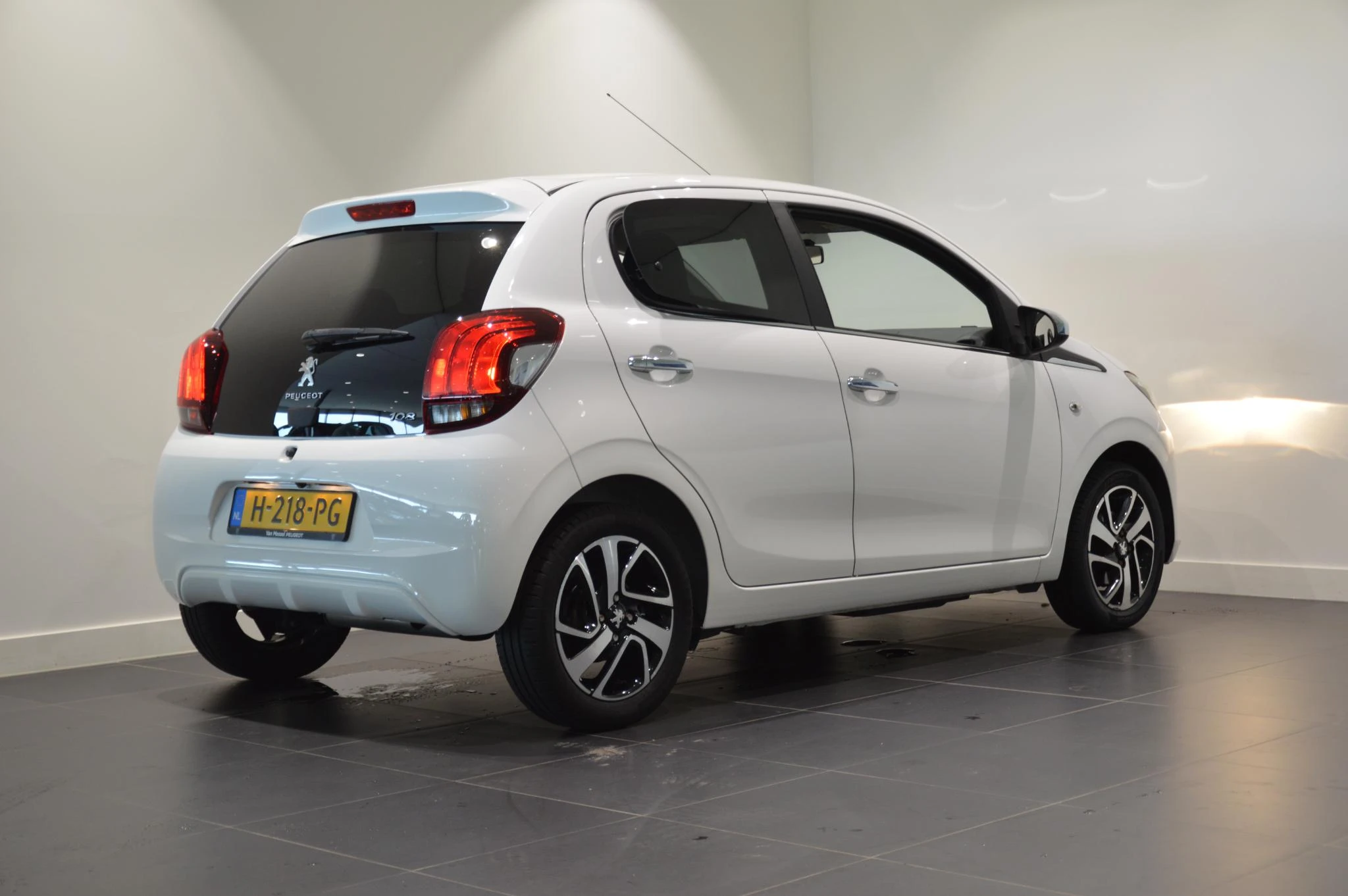 Peugeot 108 1.0 e-VTi Allure Groot scherm en camera