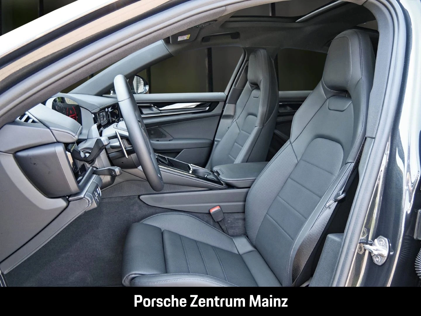 Porsche-Panamera-image-4