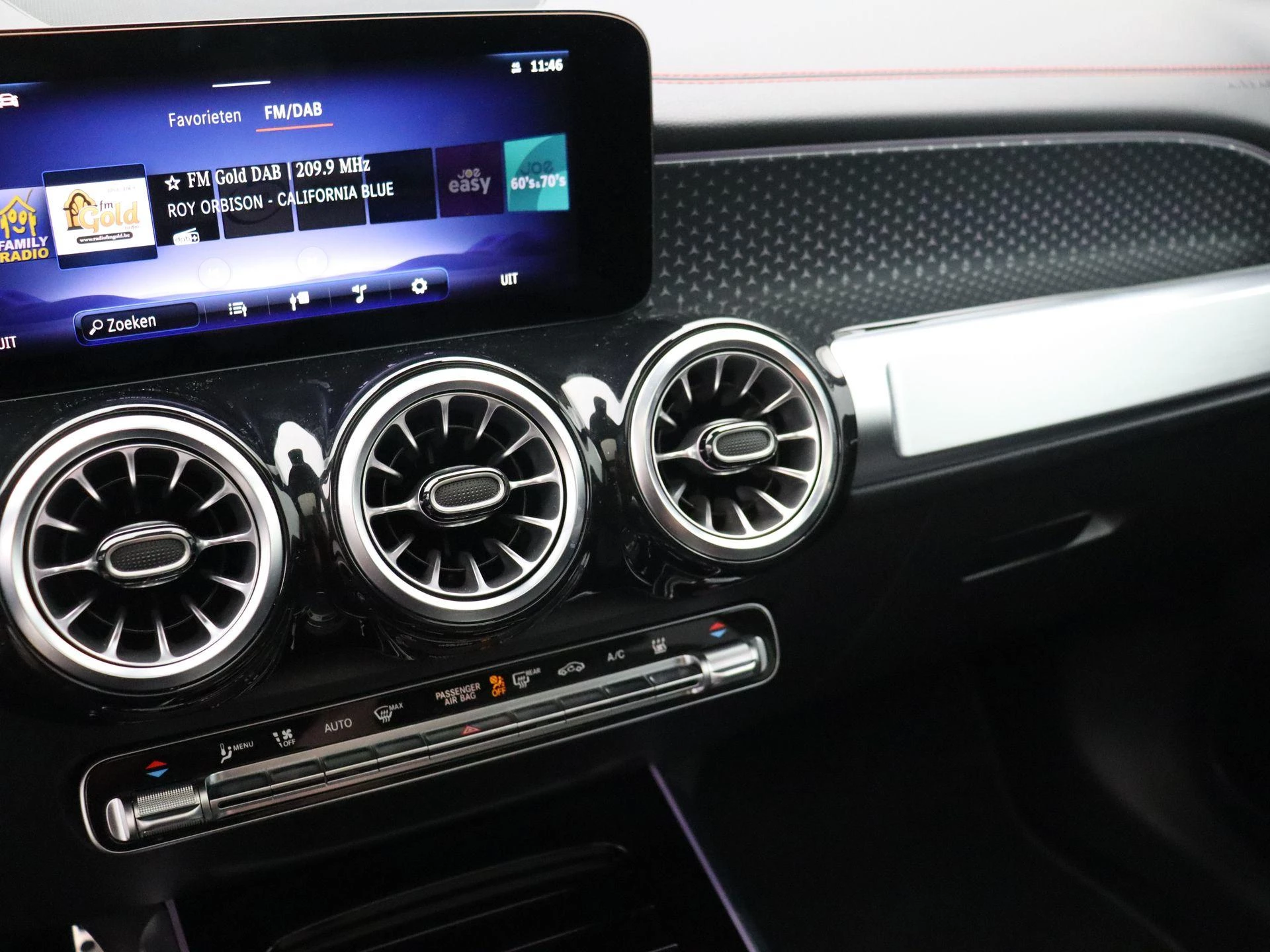 Mercedes-Benz EQB 250+ AMG Line + PANORAMISCH DAK + CARPLAY + ADVANCED SOUND +