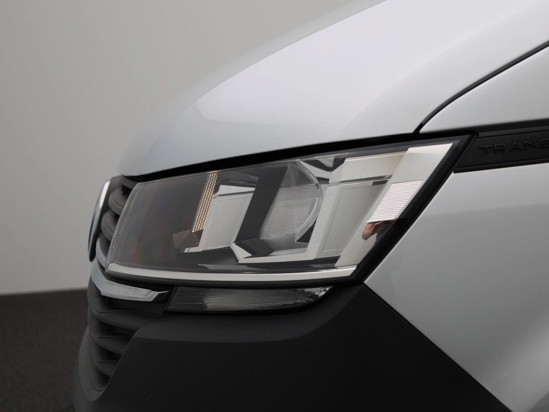 Volkswagen-Transporter-image-18