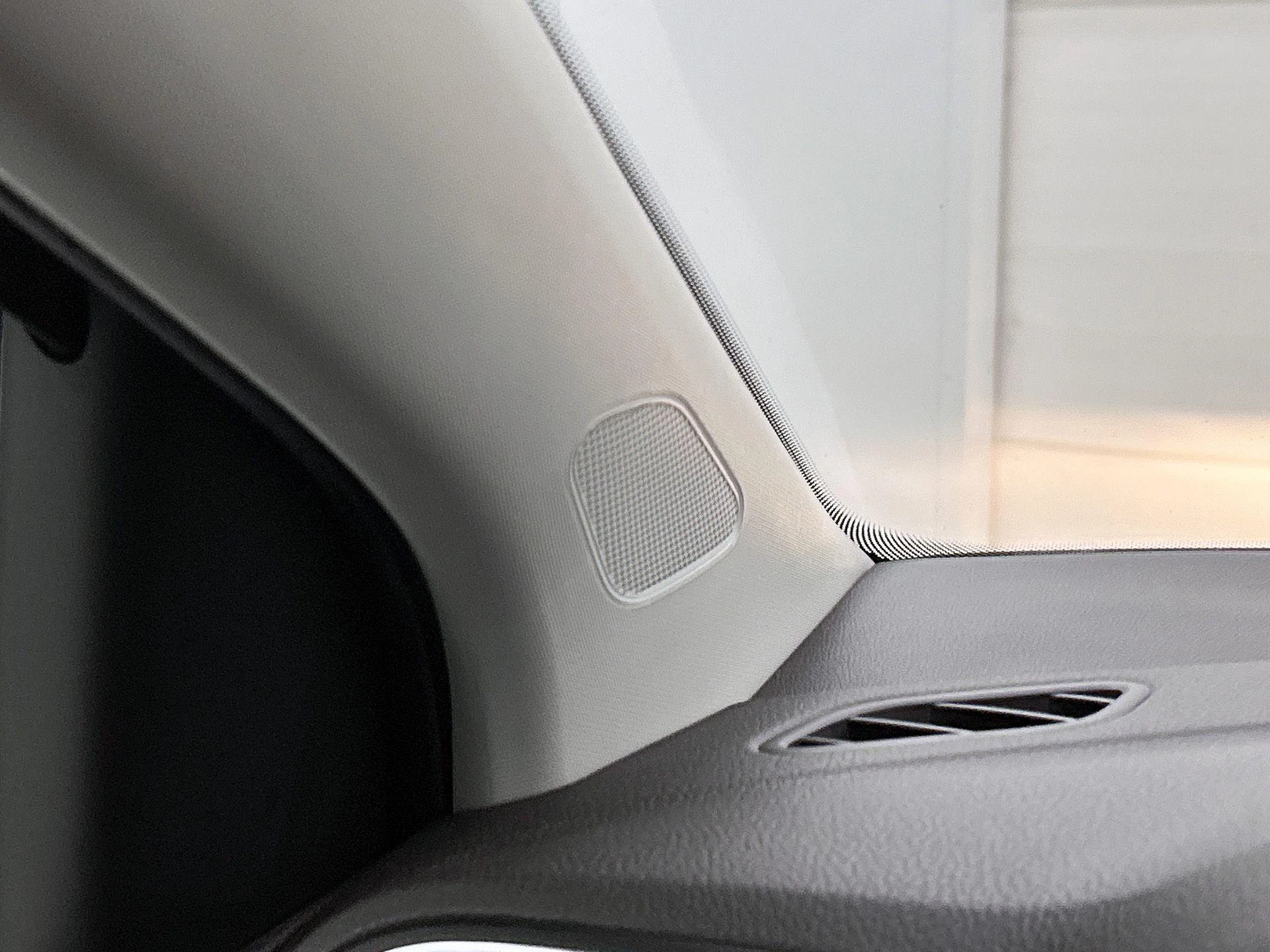 Volkswagen-Polo-image-7