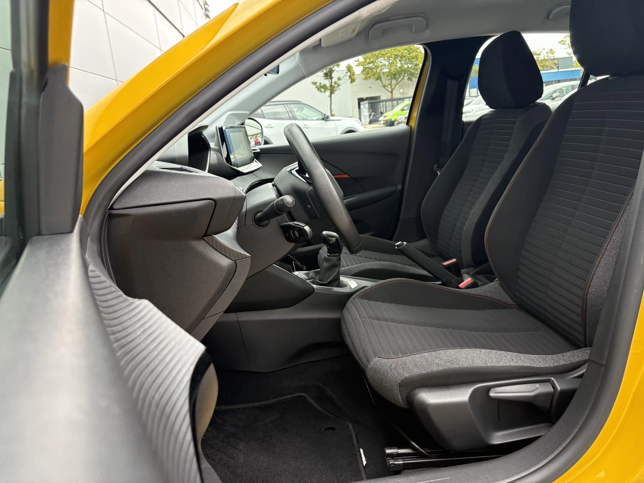 Peugeot-208-image-8