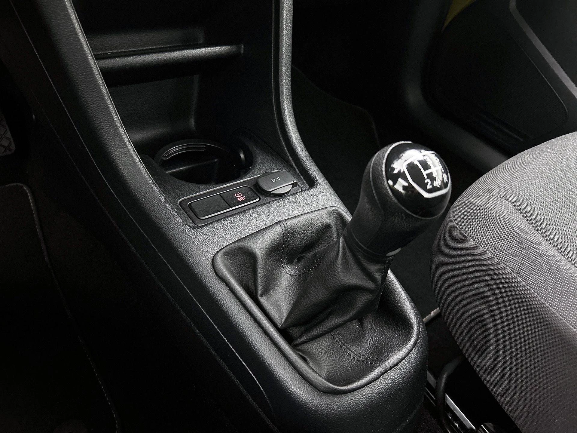 Volkswagen-up!-image-22
