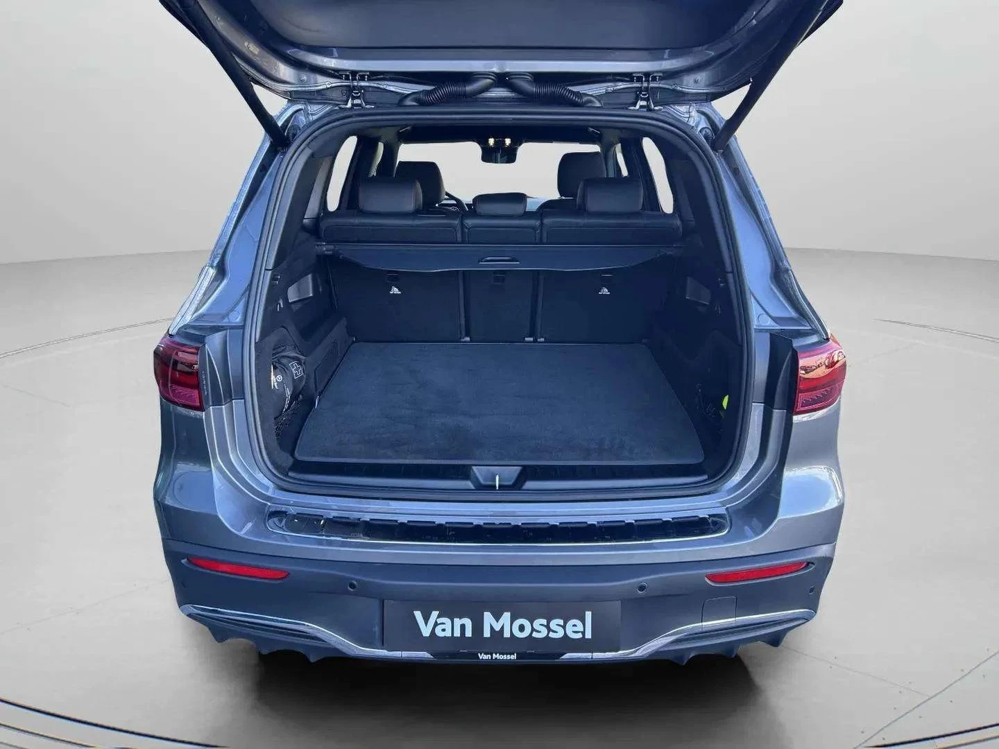 Mercedes-Benz-EQB-image-22