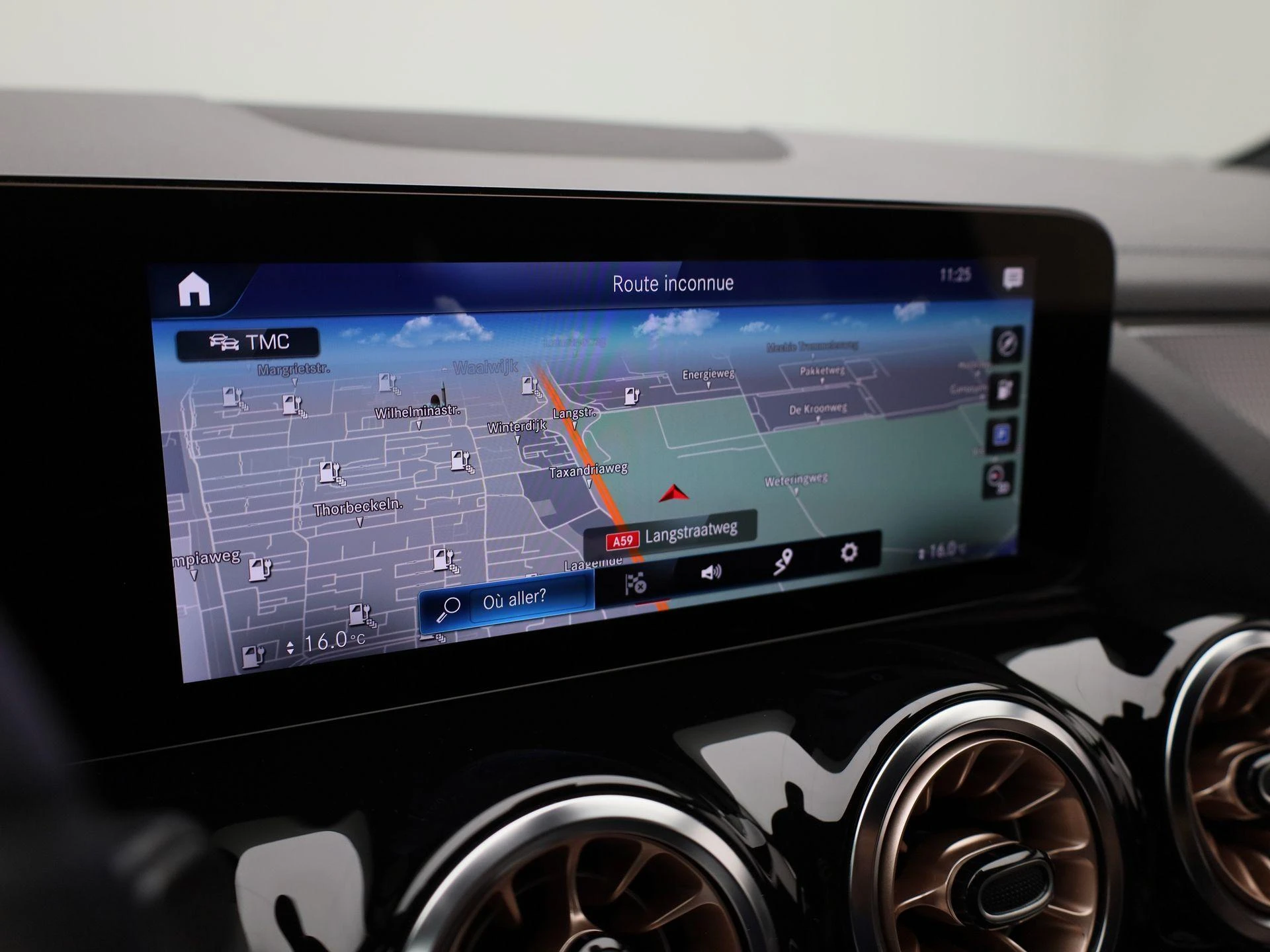 Mercedes-Benz-EQA-image-25