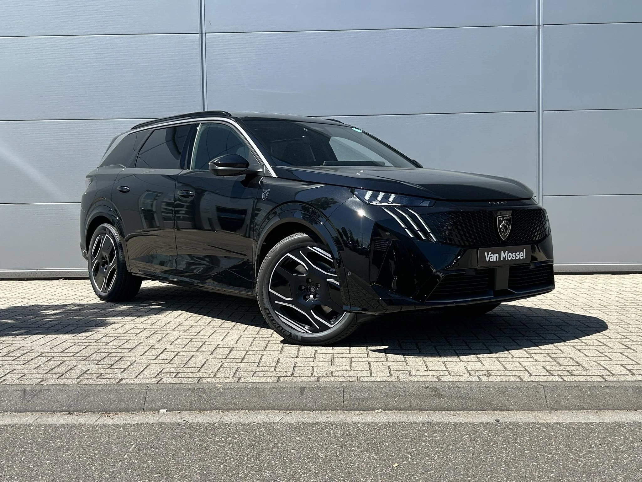 Peugeot-e-5008-image-7