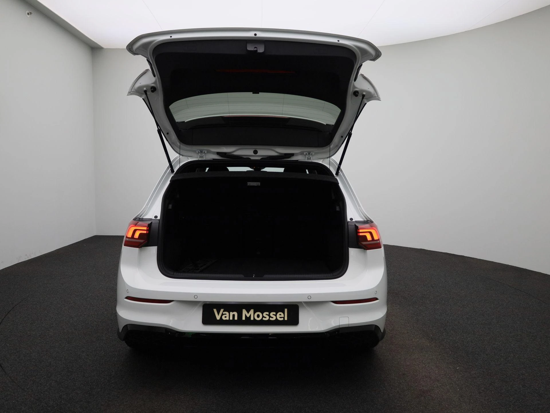 Volkswagen Golf 1.5 eTSI R-Line Edition